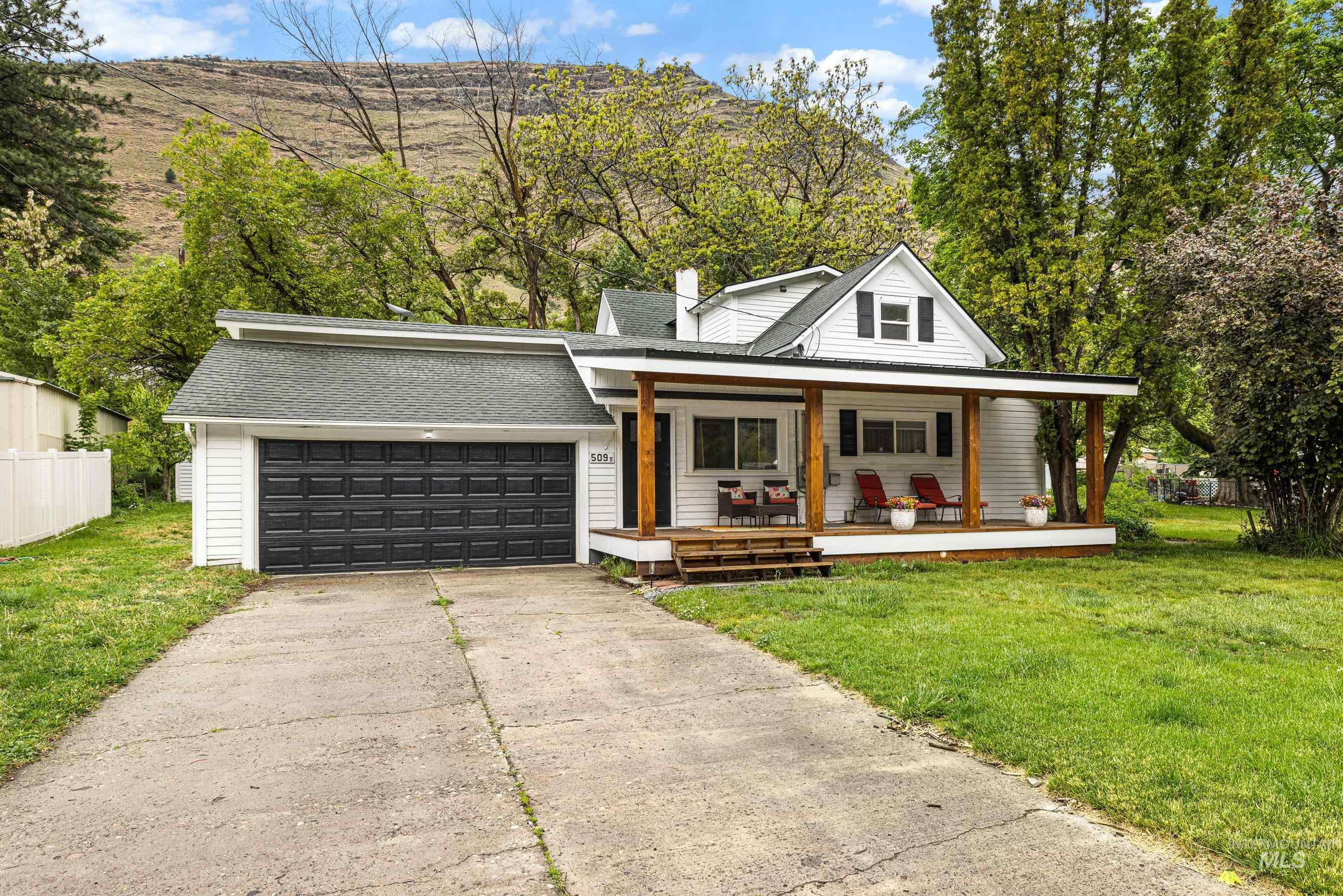 509 S Main St, Riggins, Idaho 83549, 4 Bedrooms, 3 Bathrooms, Residential For Sale, Price $599,000, 98947526