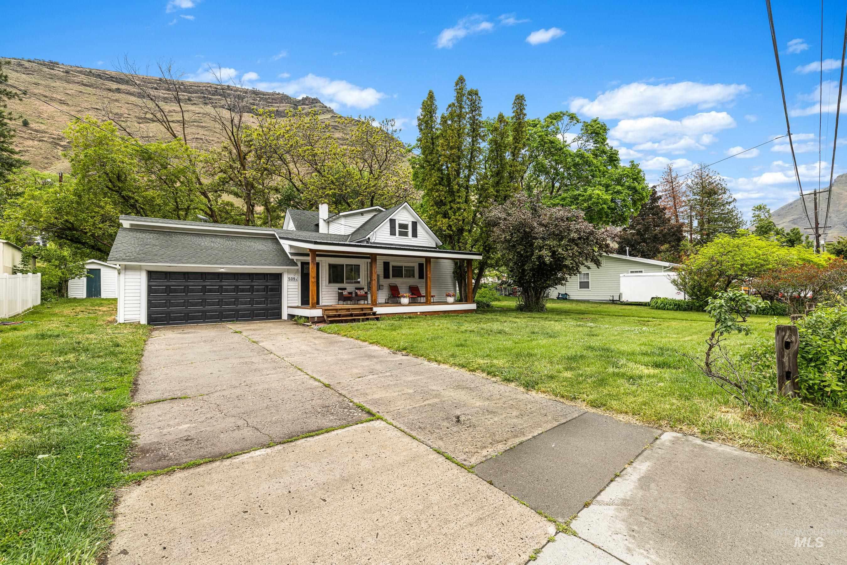 509 S Main St, Riggins, Idaho 83549, 4 Bedrooms, 3 Bathrooms, Residential For Sale, Price $599,000, 98947526