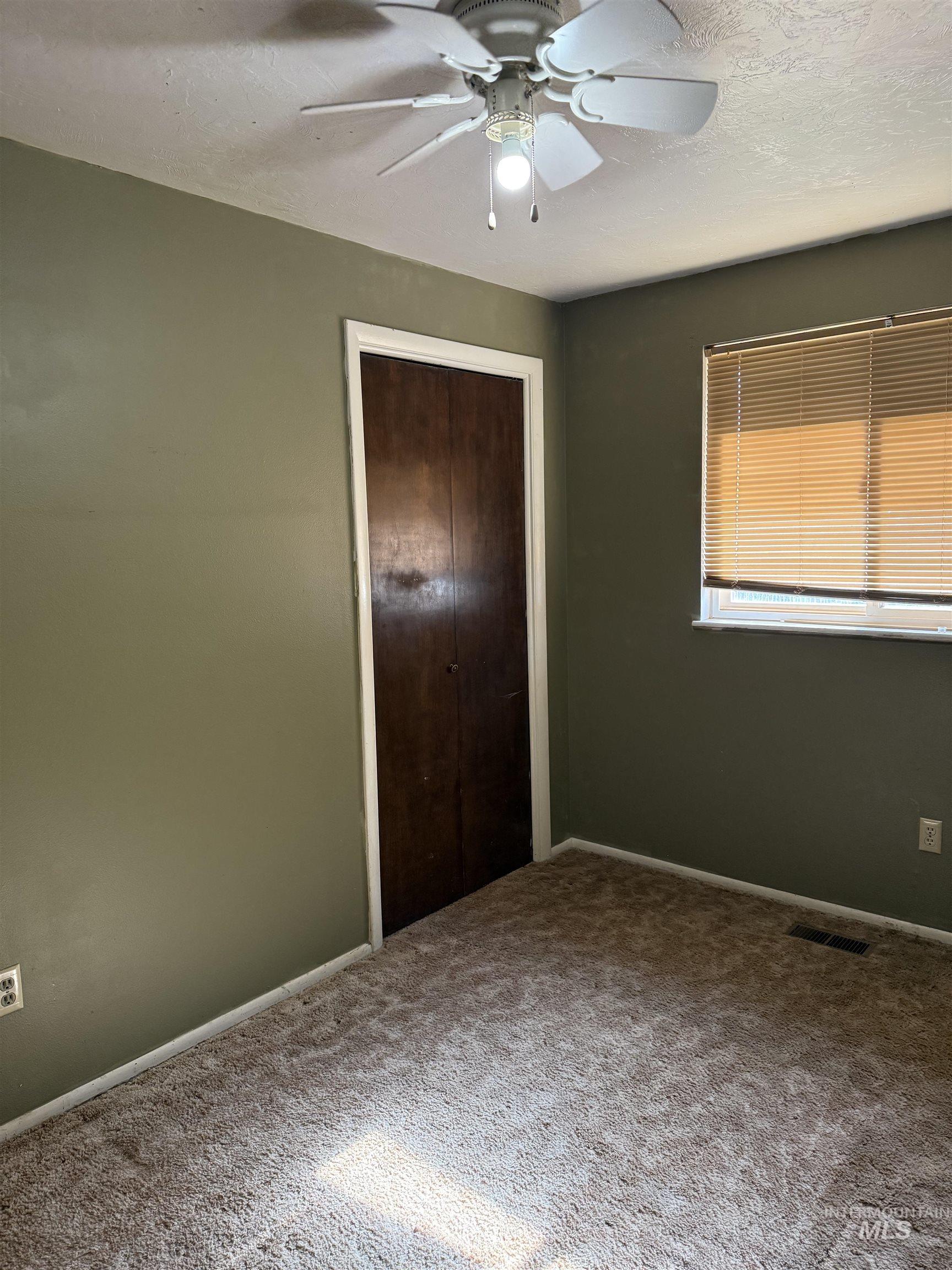 140 Quick Silver Ave, Hagerman, Idaho 83332-5027, 5 Bedrooms, 2 Bathrooms, Residential For Sale, Price $279,999, 98947534