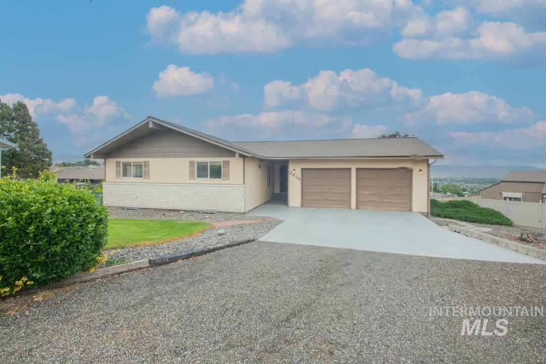 2634 Laurel Ct, Clarkston, Washington 99403, 4 Bedrooms, 3 Bathrooms, Residential For Sale, Price $399,000, 98947560
