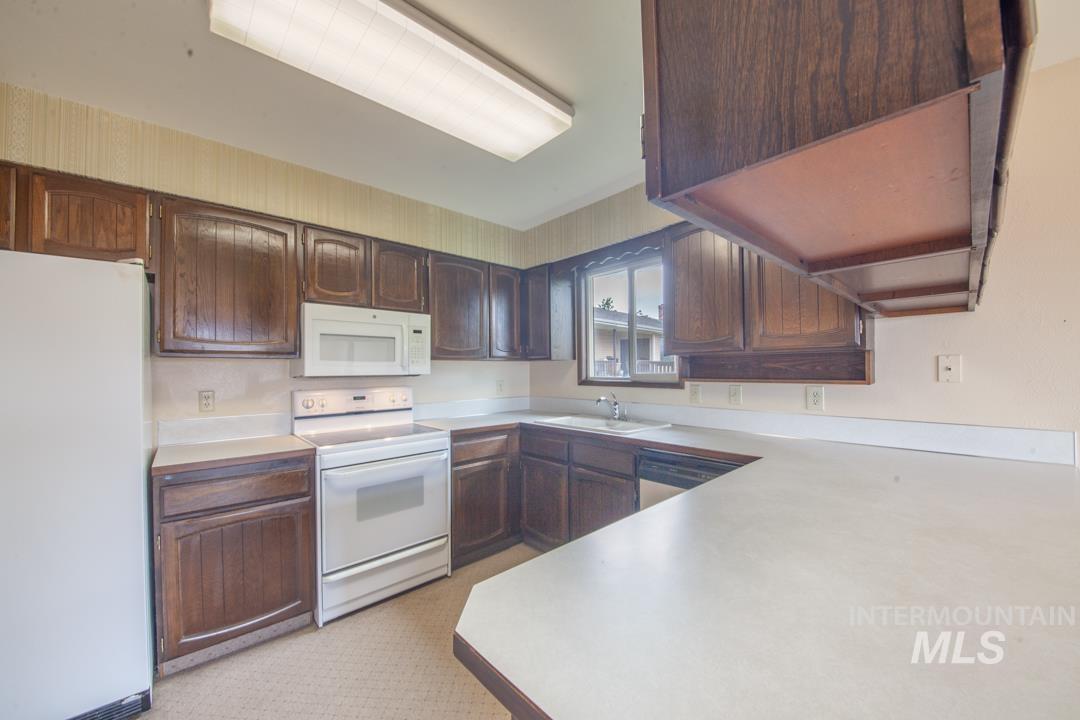 2634 Laurel Ct, Clarkston, Washington 99403, 4 Bedrooms, 3 Bathrooms, Residential For Sale, Price $399,000, 98947560