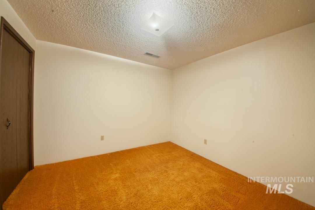 2634 Laurel Ct, Clarkston, Washington 99403, 4 Bedrooms, 3 Bathrooms, Residential For Sale, Price $399,000, 98947560