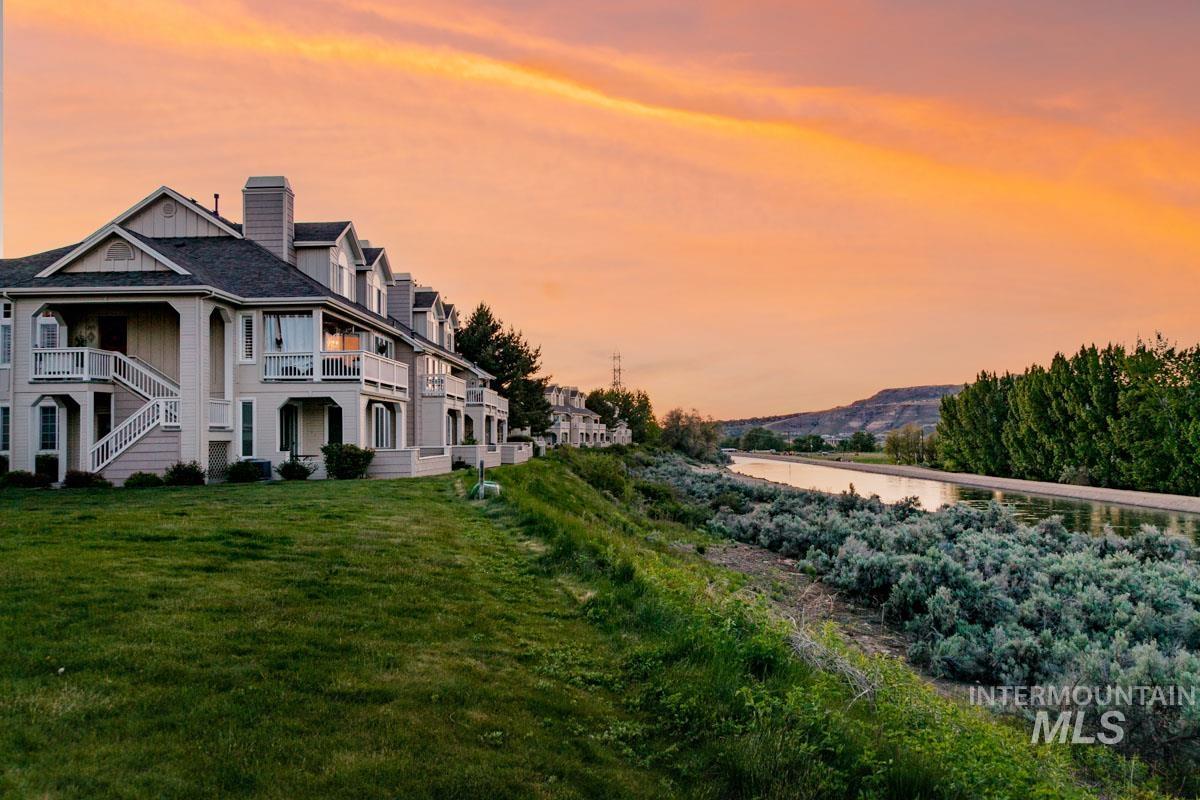5158 S Surprise Way, Boise, Idaho 83716, 2 Bedrooms, 2 Bathrooms, Residential For Sale, Price $415,000, 98947571
