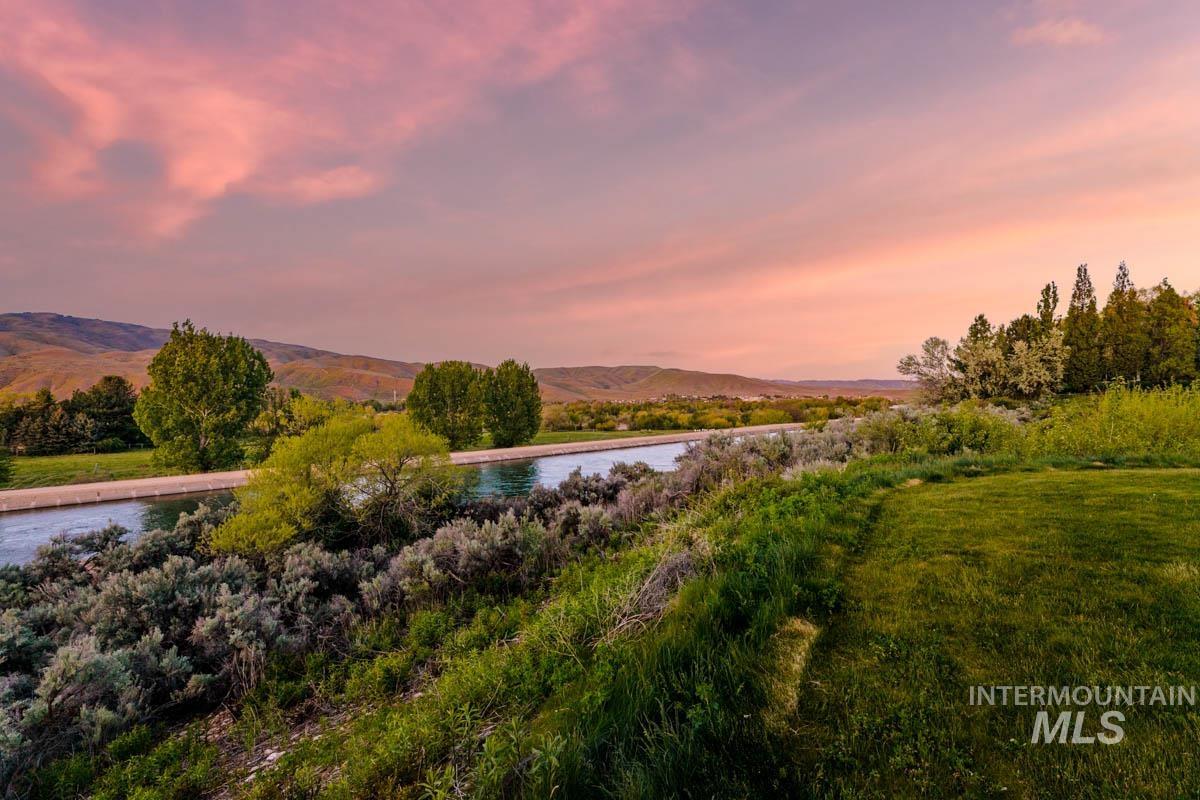 5158 S Surprise Way, Boise, Idaho 83716, 2 Bedrooms, 2 Bathrooms, Residential For Sale, Price $415,000, 98947571