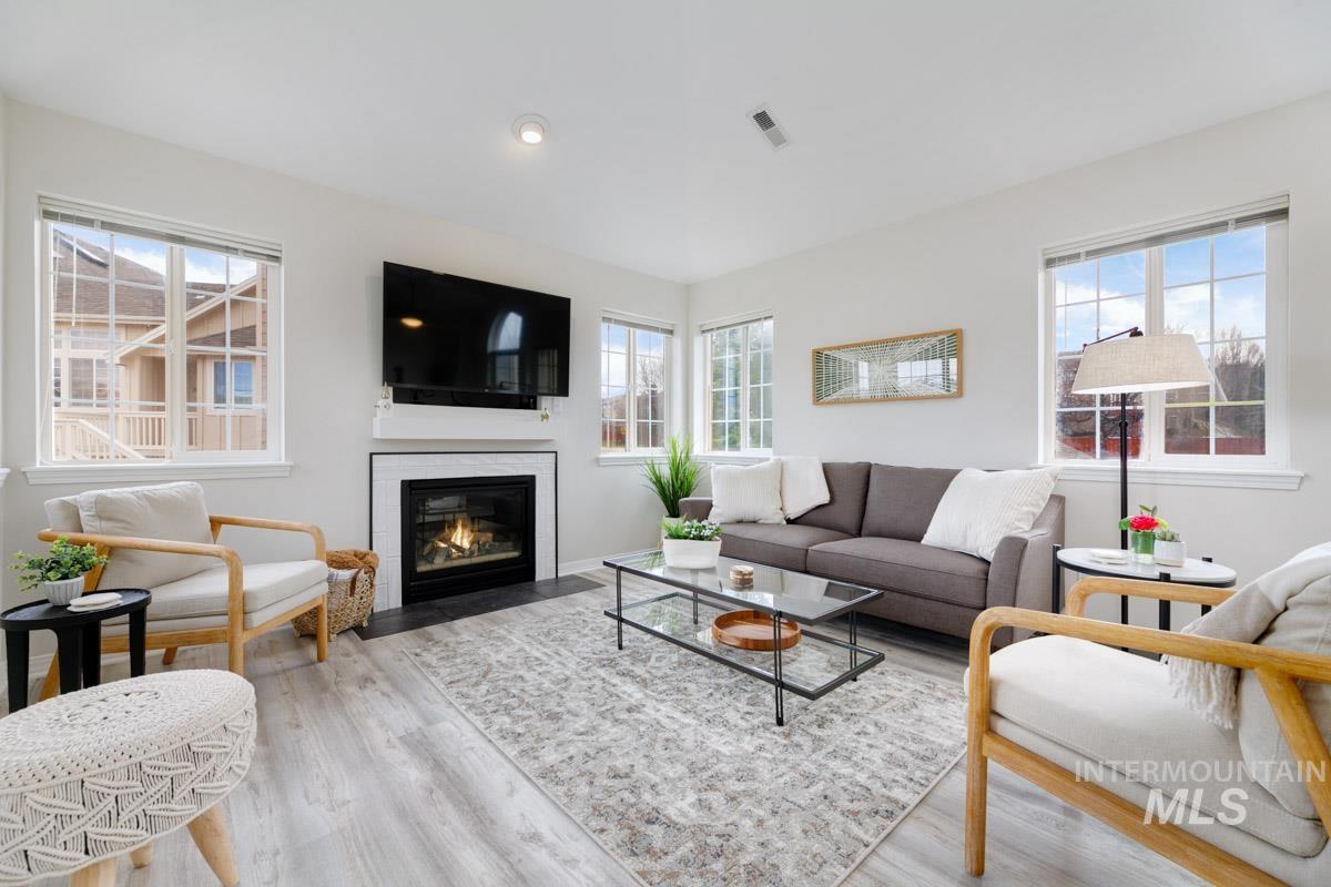 5158 S Surprise Way, Boise, Idaho 83716, 2 Bedrooms, 2 Bathrooms, Residential For Sale, Price $415,000, 98947571