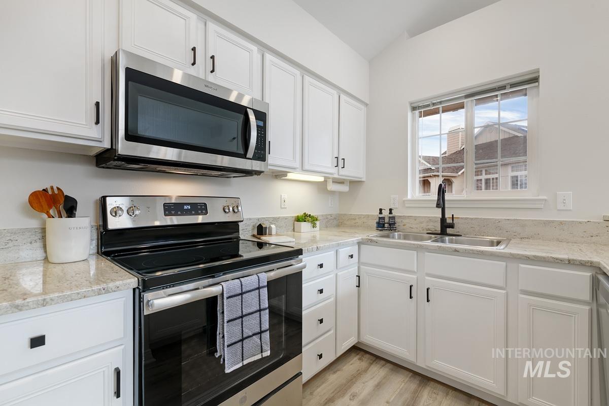 5158 S Surprise Way, Boise, Idaho 83716, 2 Bedrooms, 2 Bathrooms, Residential Income For Sale, Price $415,000, 98947581