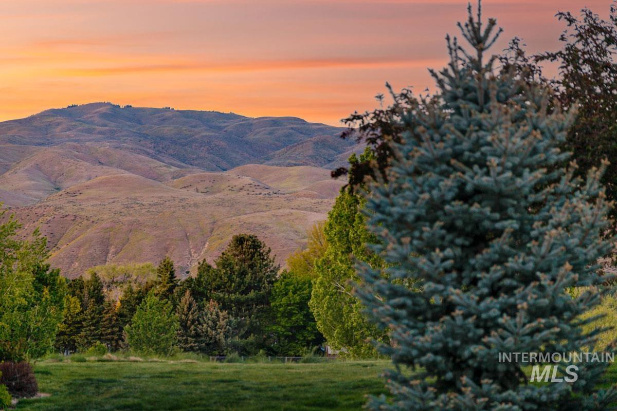 5158 S Surprise Way, Boise, Idaho 83716, 2 Bedrooms, 2 Bathrooms, Residential Income For Sale, Price $415,000, 98947581
