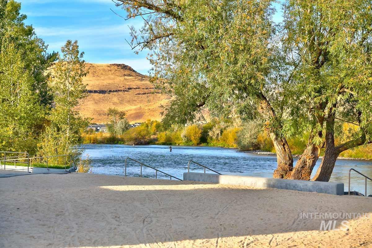 5158 S Surprise Way, Boise, Idaho 83716, 2 Bedrooms, 2 Bathrooms, Residential Income For Sale, Price $415,000, 98947581