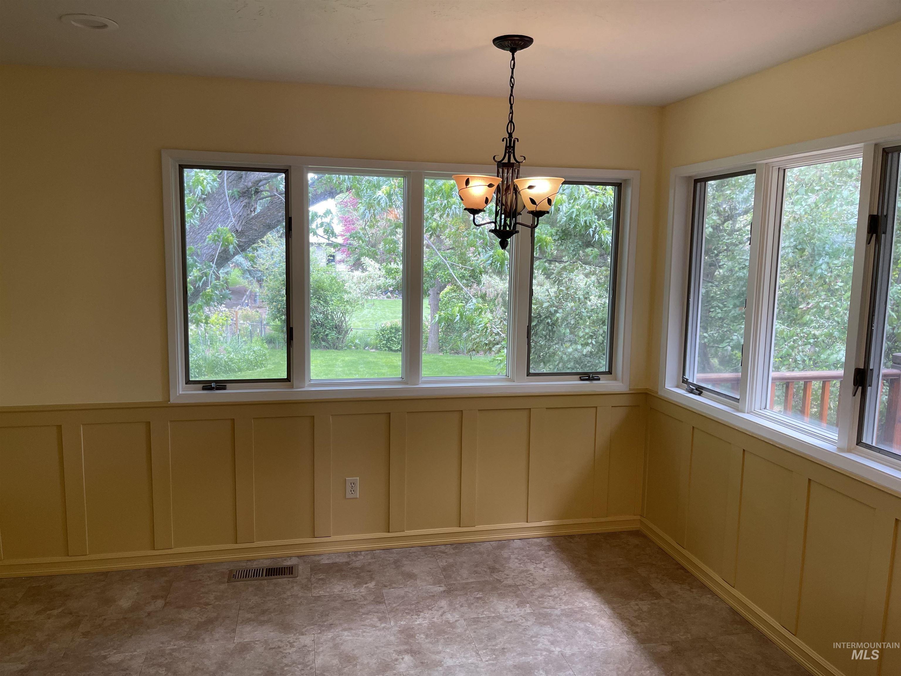 2731 Laurel Drive, Clarkston, Washington 99403, 4 Bedrooms, 2 Bathrooms, Residential For Sale, Price $425,000, 98947586