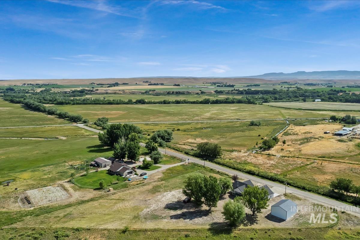 4695 County Line Rd, New Plymouth, Idaho 83655, 3 Bedrooms, 2 Bathrooms, Residential For Sale, Price $849,750, 98947590