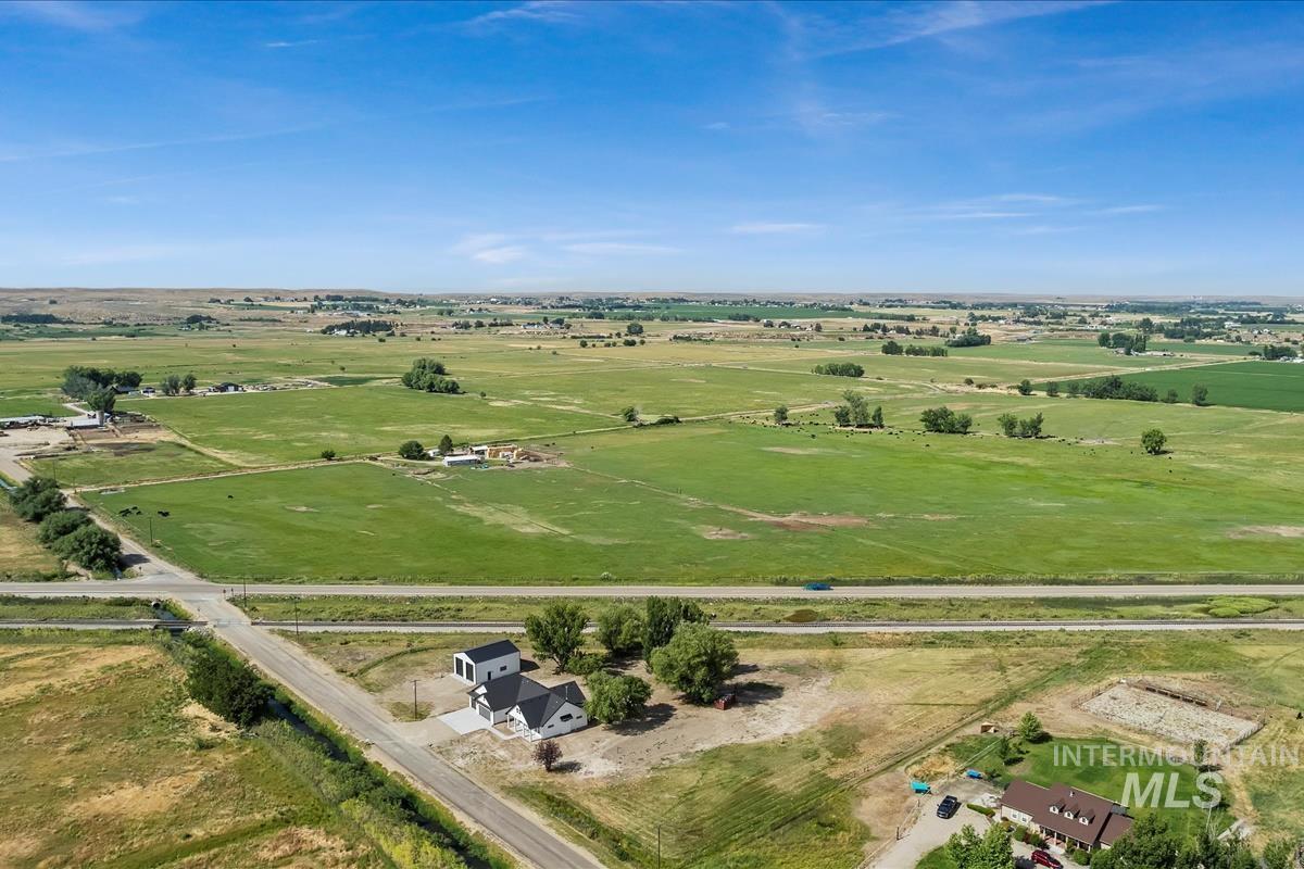 4695 County Line Rd, New Plymouth, Idaho 83655, 3 Bedrooms, 2 Bathrooms, Residential For Sale, Price $849,750, 98947590