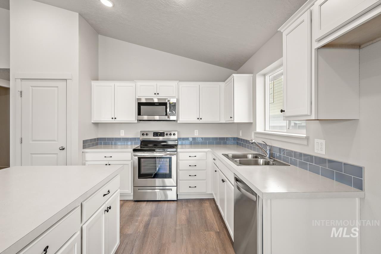 19172 Smith Fork Way, Caldwell, Idaho 83605, 3 Bedrooms, 2 Bathrooms, Residential For Sale, Price $426,547, 98947607