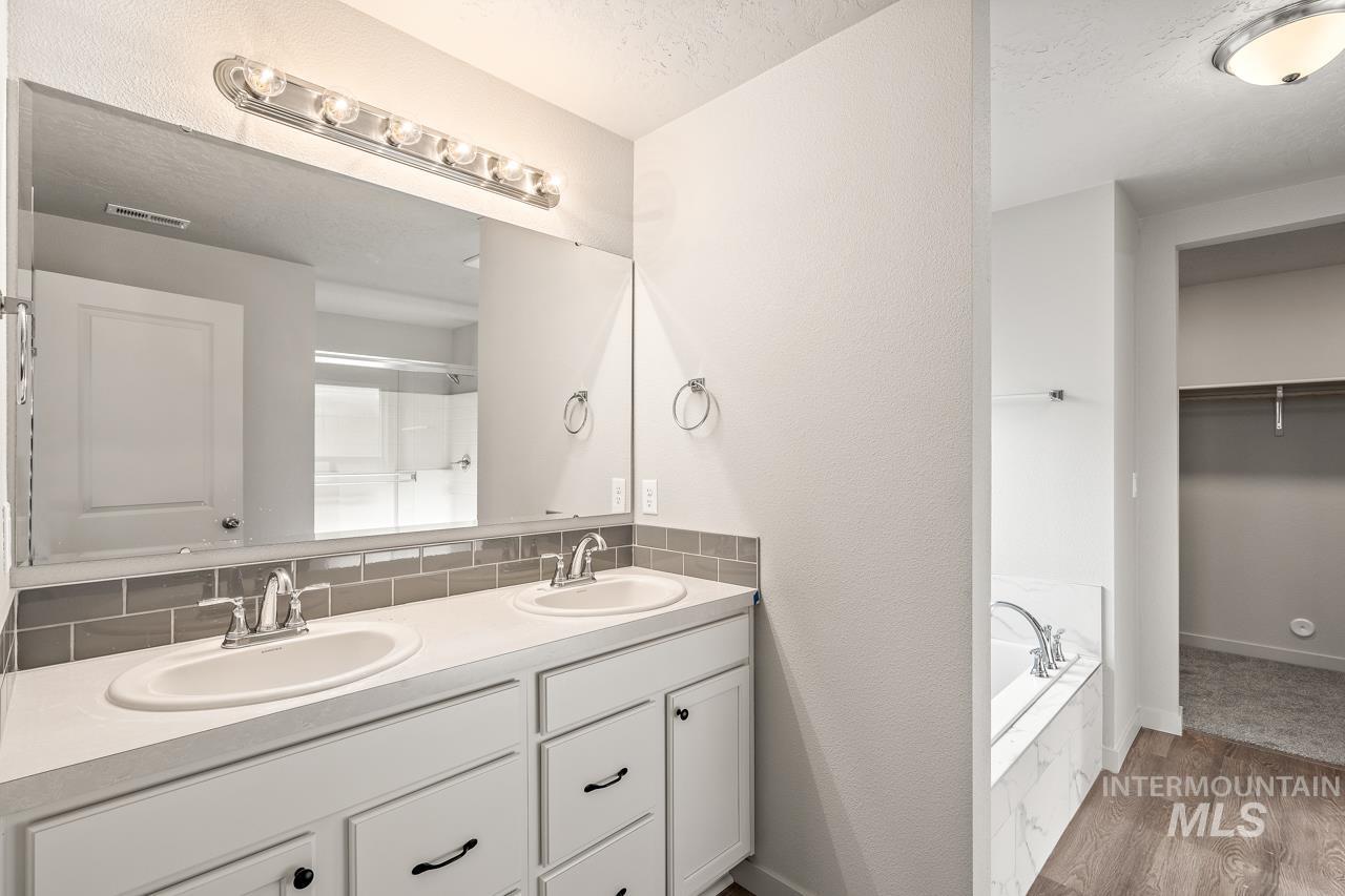 19172 Smith Fork Way, Caldwell, Idaho 83605, 3 Bedrooms, 2 Bathrooms, Residential For Sale, Price $426,547, 98947607