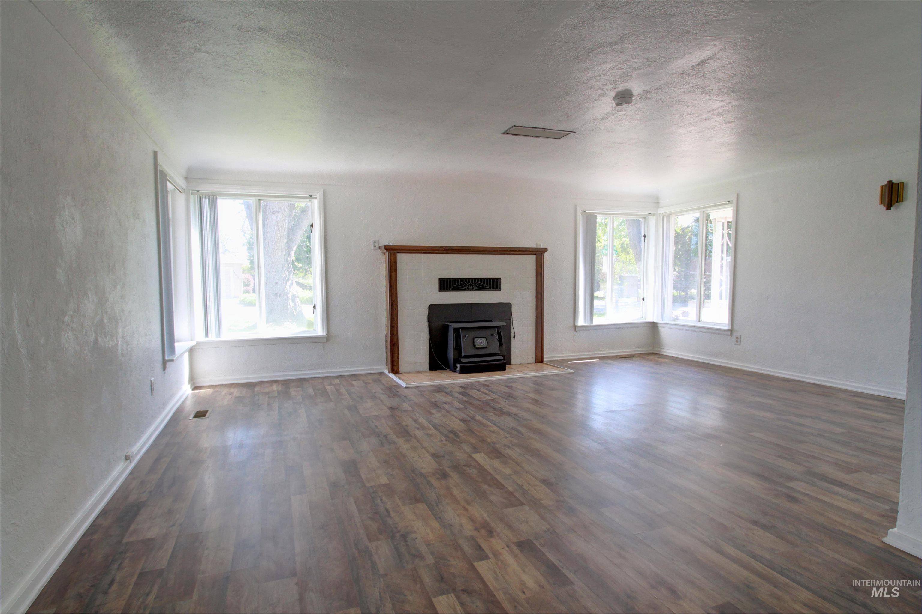 2912 S Harmony Ave, Boise, Idaho 83706, 3 Bedrooms, 2 Bathrooms, Residential For Sale, Price $424,900, 98947636