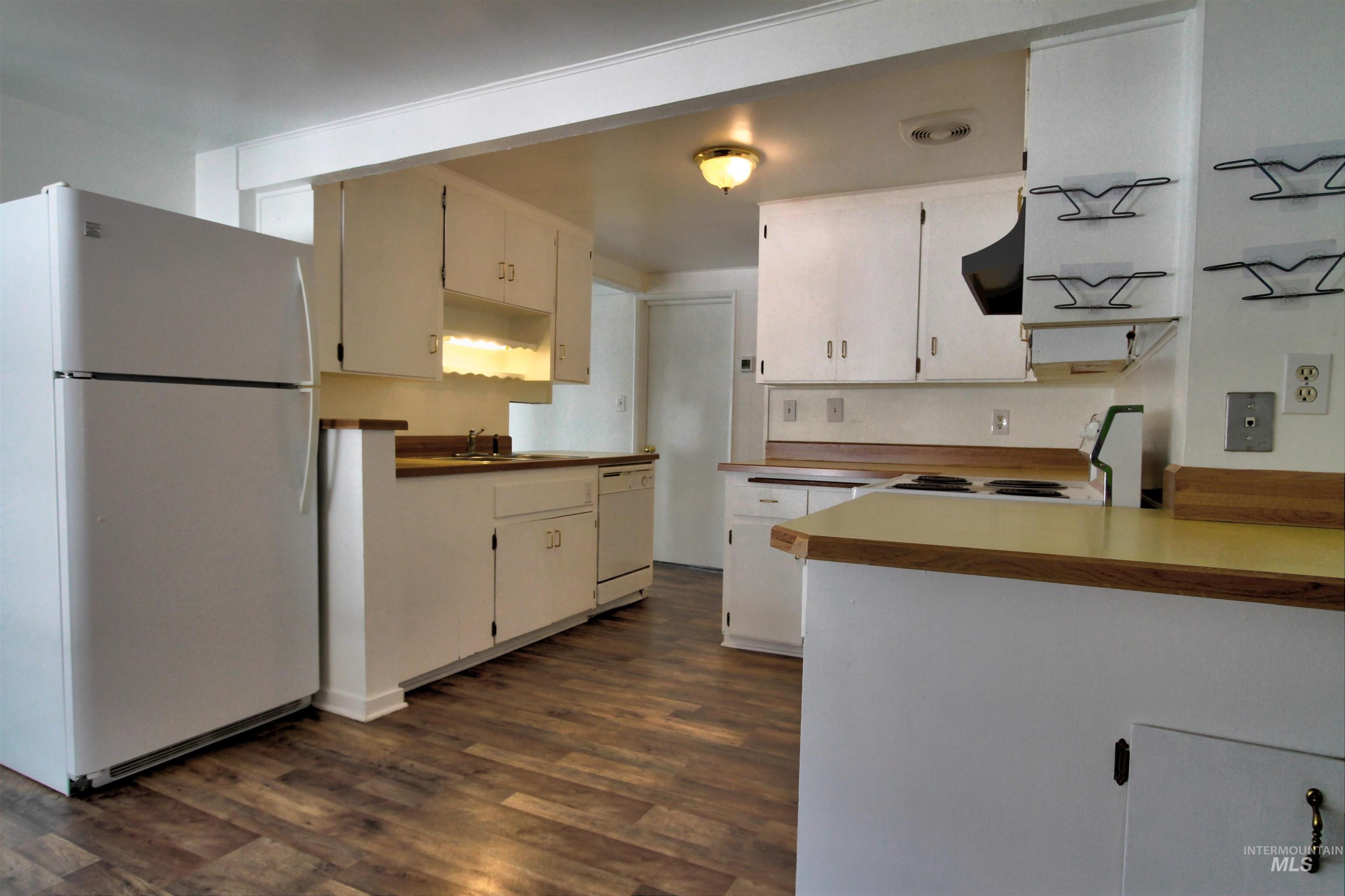 2912 S Harmony Ave, Boise, Idaho 83706, 3 Bedrooms, 2 Bathrooms, Residential For Sale, Price $424,900, 98947636