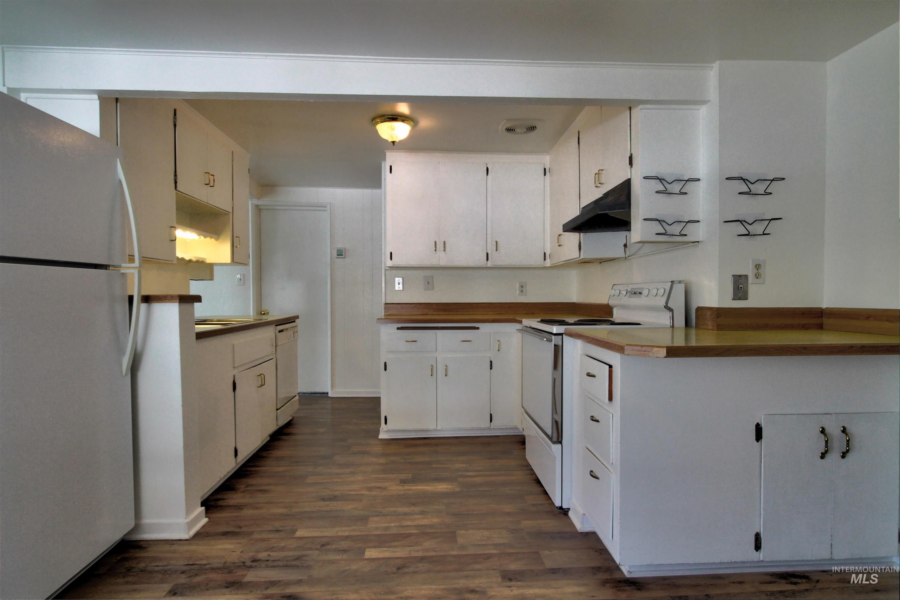 2912 S Harmony Ave, Boise, Idaho 83706, 3 Bedrooms, 2 Bathrooms, Residential For Sale, Price $424,900, 98947636