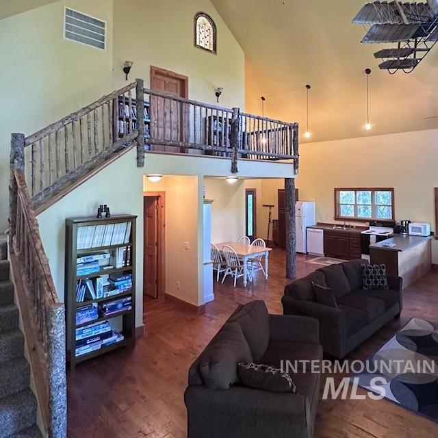 51 Ranch Cir, Cascade, Idaho 83611, 2 Bedrooms, 2 Bathrooms, Residential For Sale, Price $569,000, 98947655