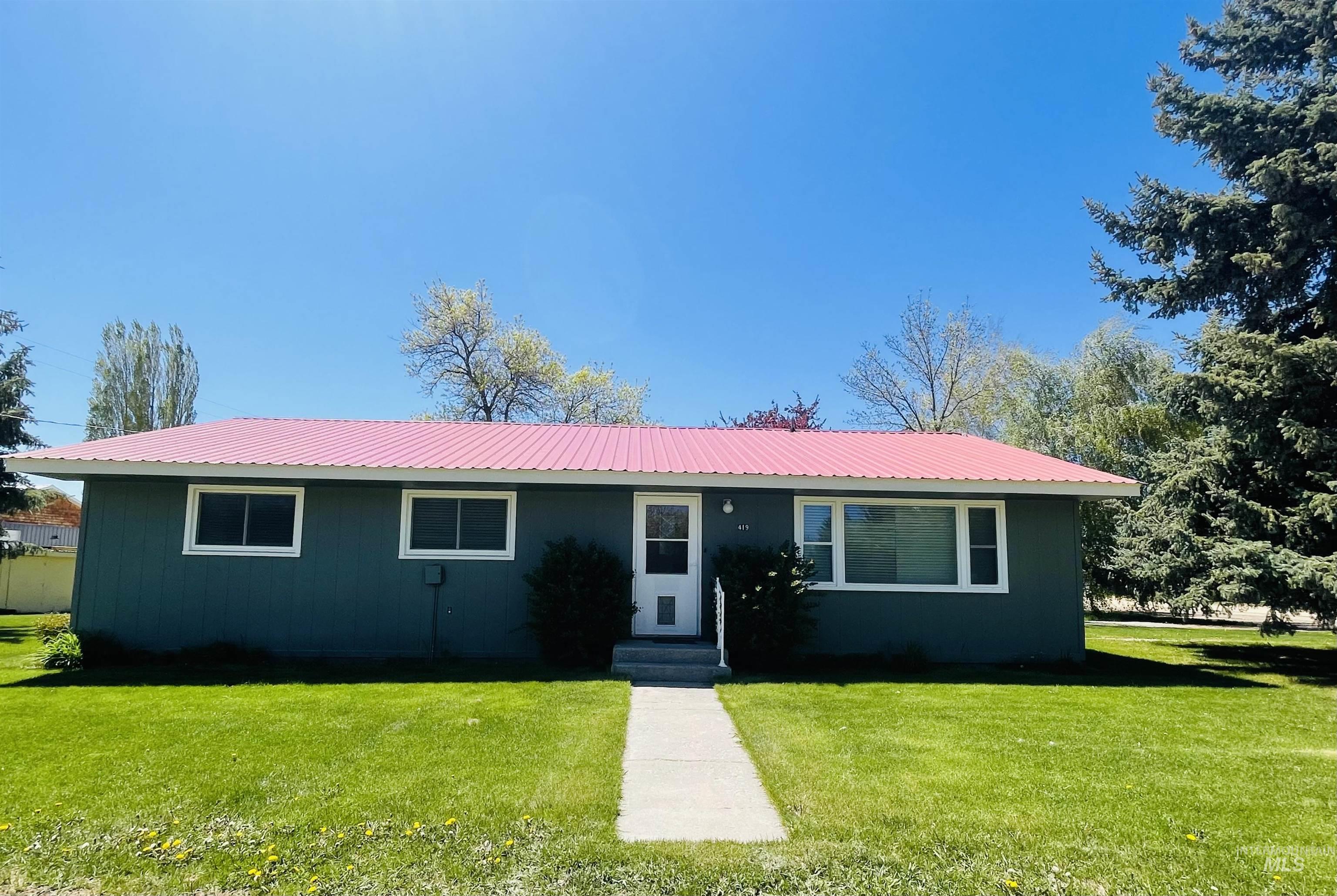 419 W 2nd St., Fairfield, Idaho 83327, 3 Bedrooms, 2 Bathrooms, Residential For Sale, Price $299,000, 98947720
