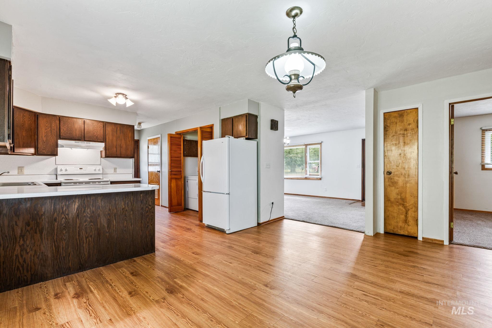 419 W 2nd St., Fairfield, Idaho 83327, 3 Bedrooms, 2 Bathrooms, Residential For Sale, Price $299,000, 98947720