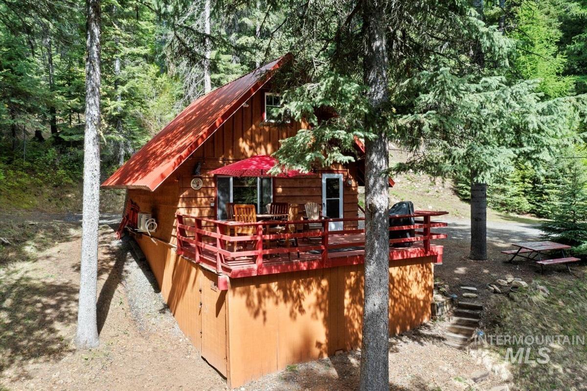 1589 Bear Trail Lp, Cascade, Idaho 83611, 3 Bedrooms, 1 Bathroom, Residential For Sale, Price $405,000, 98947738