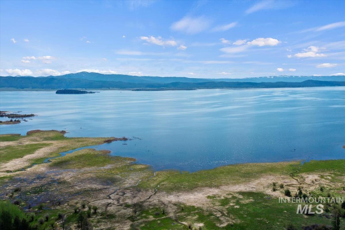 1589 Bear Trail Lp, Cascade, Idaho 83611, 3 Bedrooms, 1 Bathroom, Residential For Sale, Price $405,000, 98947738