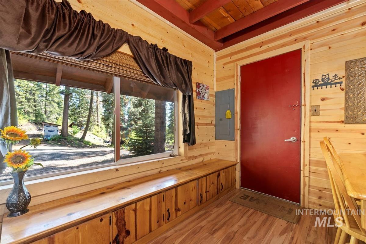 1589 Bear Trail Lp, Cascade, Idaho 83611, 3 Bedrooms, 1 Bathroom, Residential For Sale, Price $405,000, 98947738