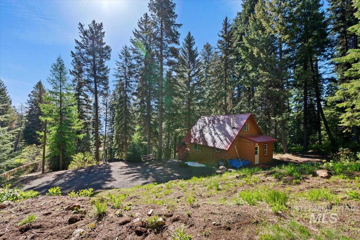 1589 Bear Trail Lp, Cascade, Idaho 83611, 3 Bedrooms, 1 Bathroom, Residential For Sale, Price $405,000, 98947738