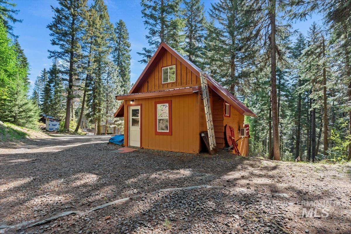 1589 Bear Trail Lp, Cascade, Idaho 83611, 3 Bedrooms, 1 Bathroom, Residential For Sale, Price $405,000, 98947738
