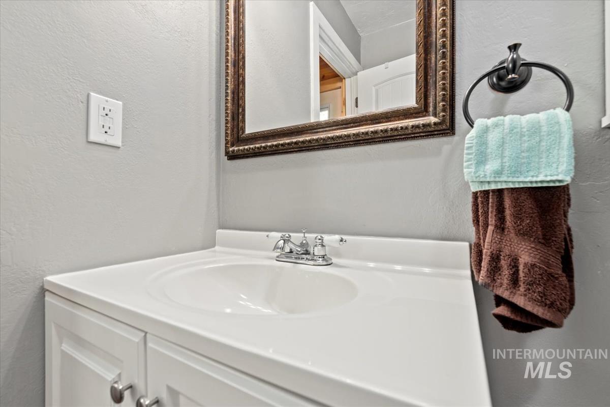 1589 Bear Trail Lp, Cascade, Idaho 83611, 3 Bedrooms, 1 Bathroom, Residential For Sale, Price $405,000, 98947738