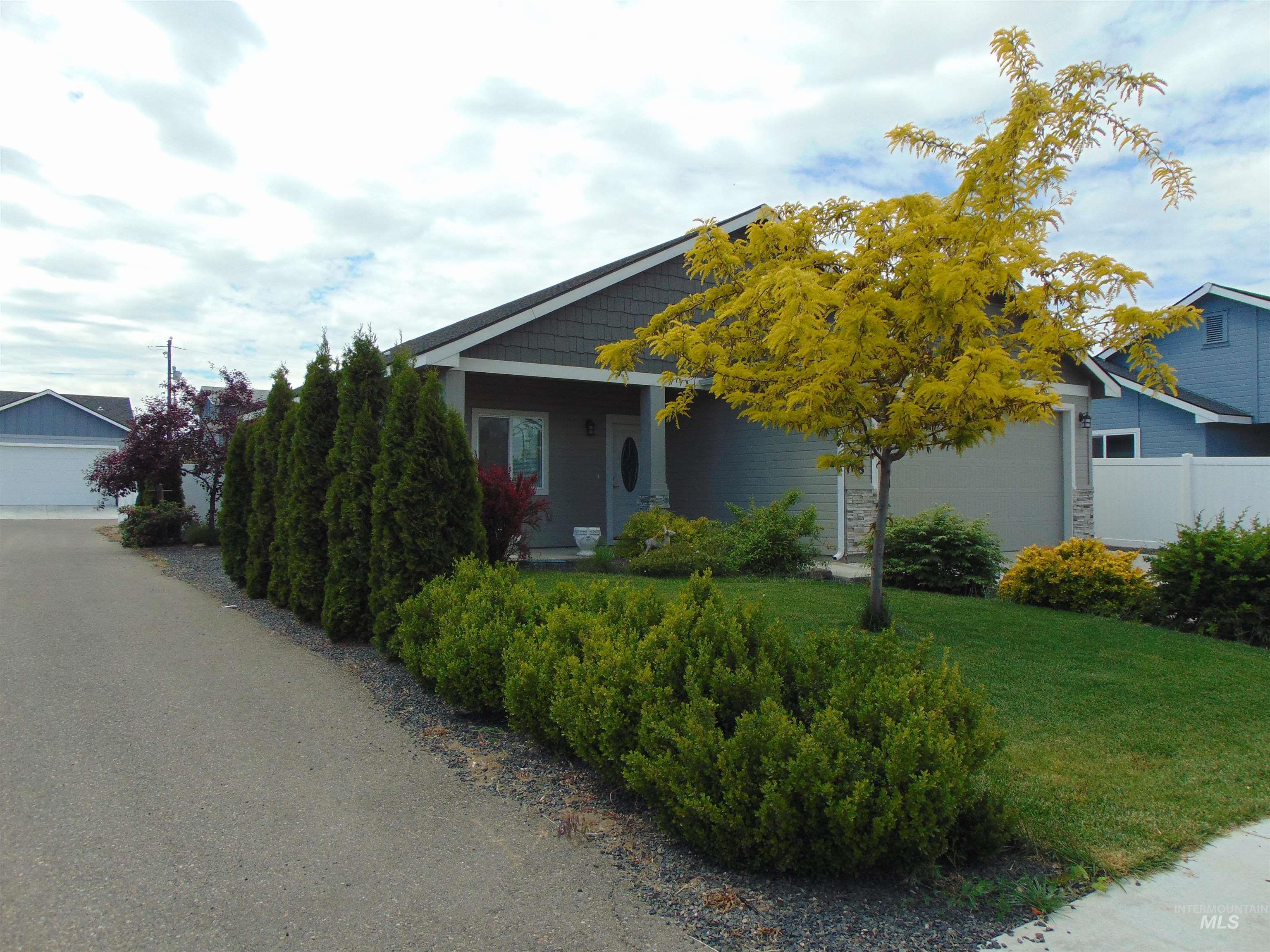 1488 W Idaho Ave., Ontario, Oregon 97914, 3 Bedrooms, 2 Bathrooms, Residential For Sale, Price $364,900, 98947744