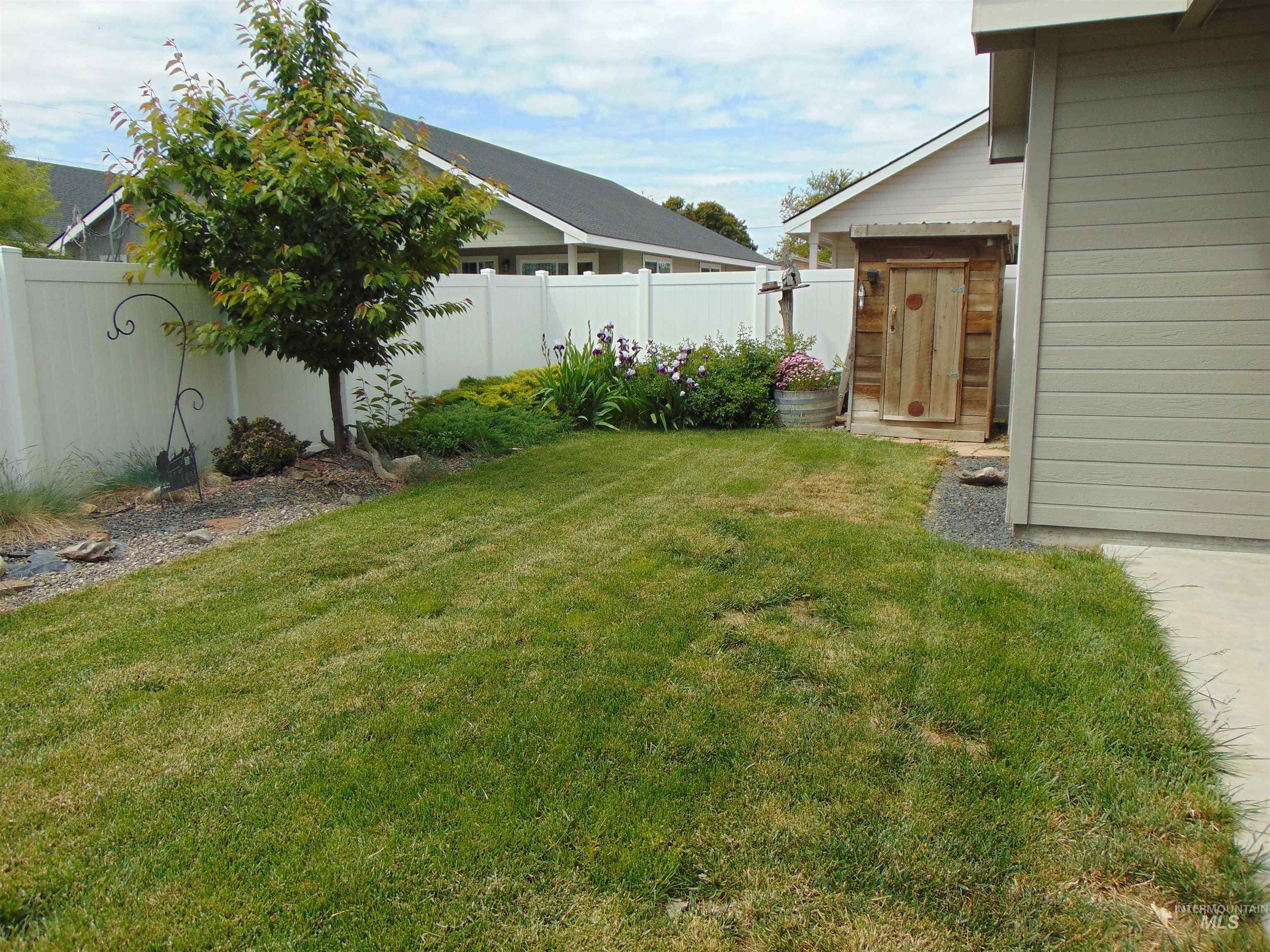 1488 W Idaho Ave., Ontario, Oregon 97914, 3 Bedrooms, 2 Bathrooms, Residential For Sale, Price $364,900, 98947744