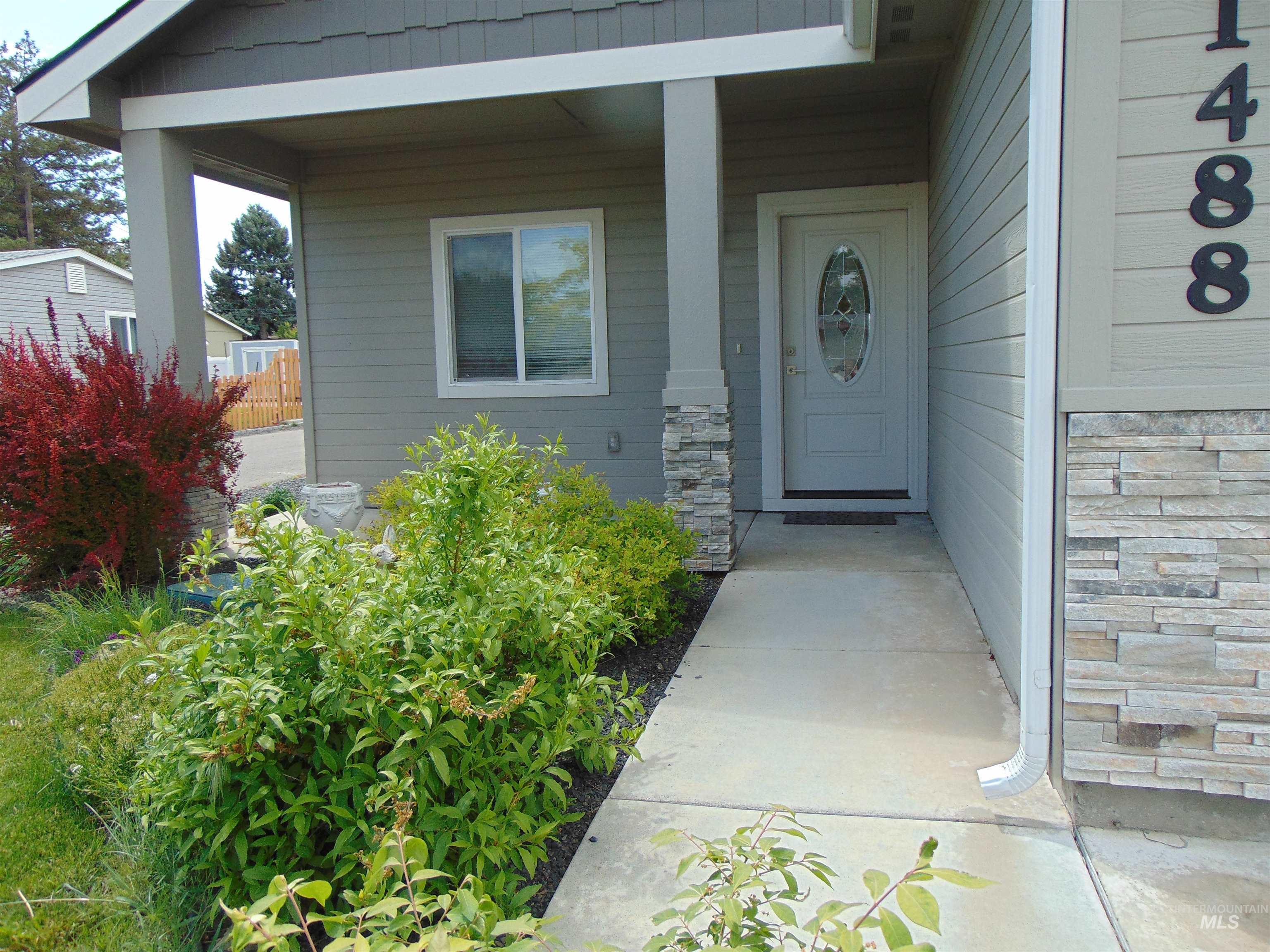 1488 W Idaho Ave., Ontario, Oregon 97914, 3 Bedrooms, 2 Bathrooms, Residential For Sale, Price $364,900, 98947744