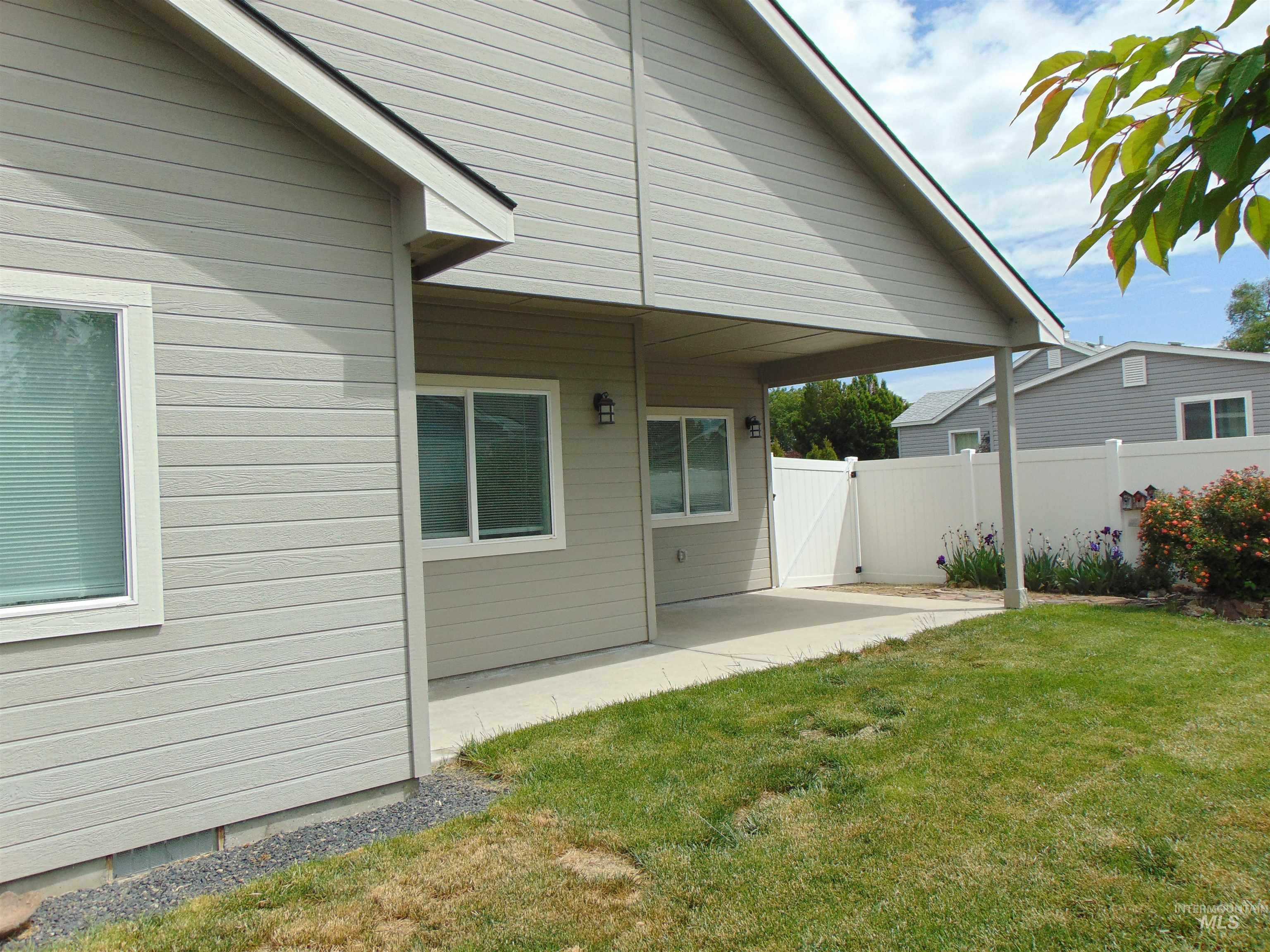 1488 W Idaho Ave., Ontario, Oregon 97914, 3 Bedrooms, 2 Bathrooms, Residential For Sale, Price $364,900, 98947744