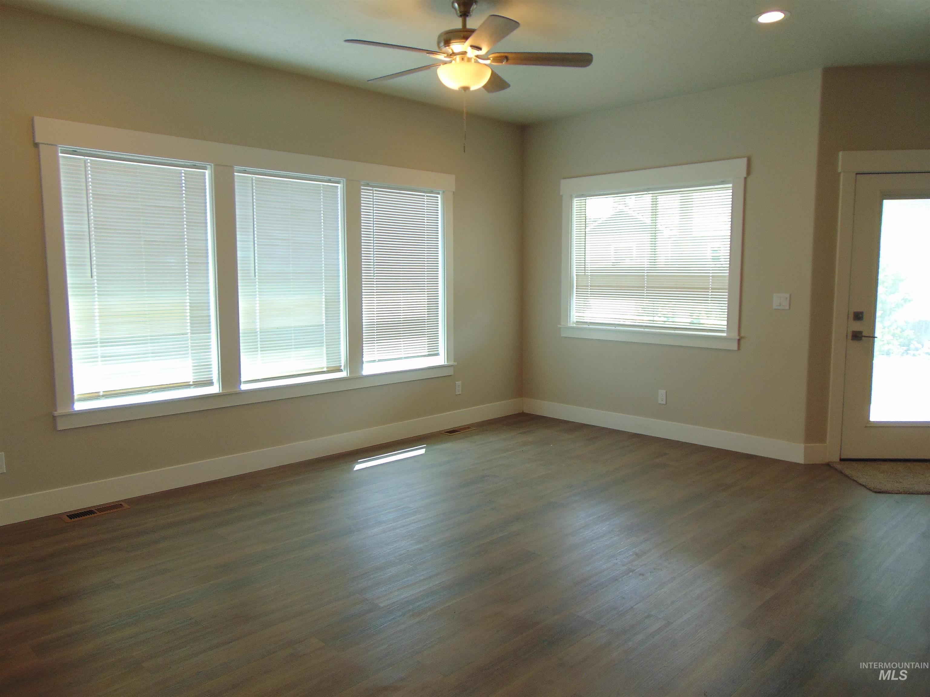 1488 W Idaho Ave., Ontario, Oregon 97914, 3 Bedrooms, 2 Bathrooms, Residential For Sale, Price $364,900, 98947744