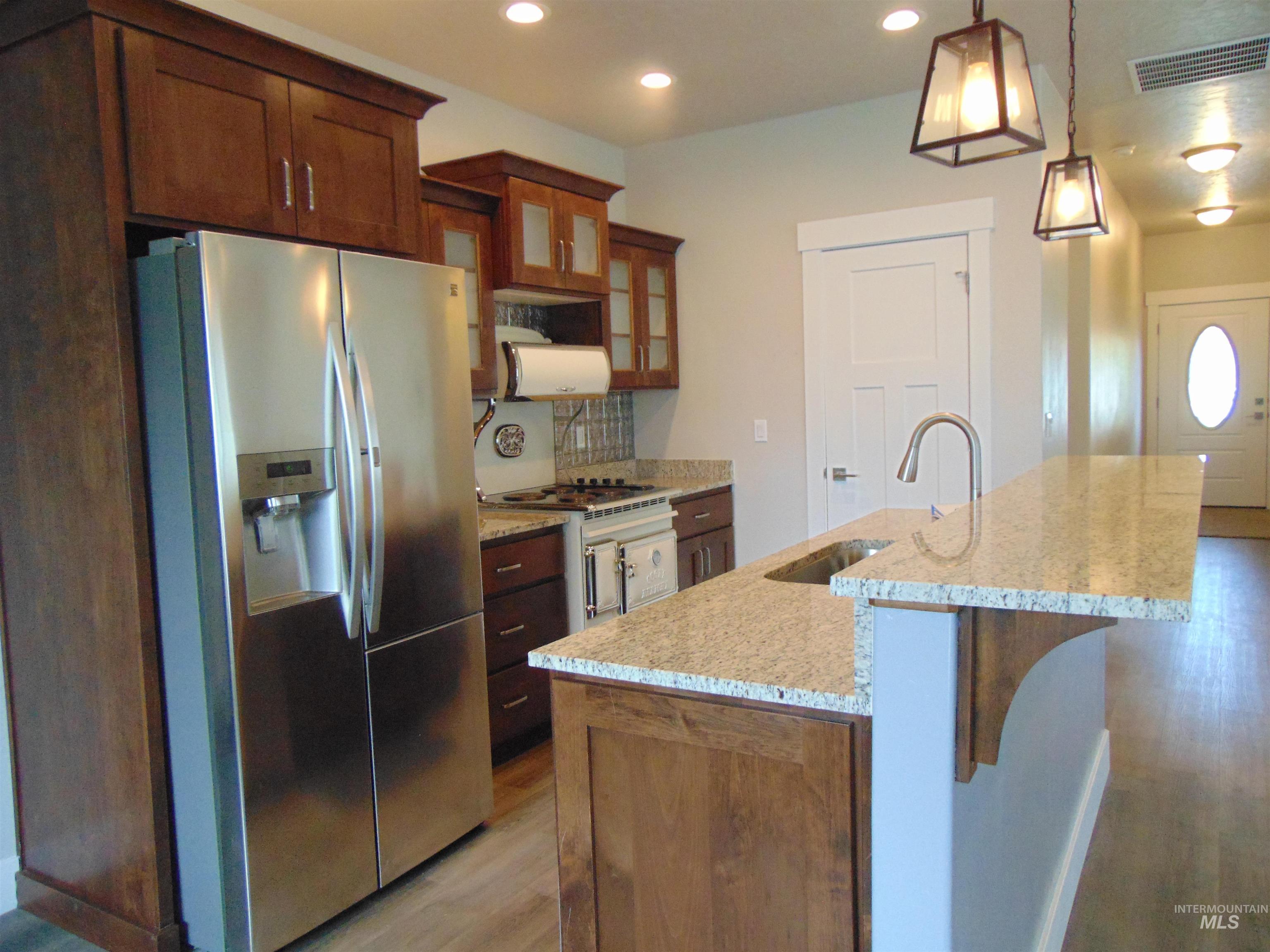 1488 W Idaho Ave., Ontario, Oregon 97914, 3 Bedrooms, 2 Bathrooms, Residential For Sale, Price $364,900, 98947744