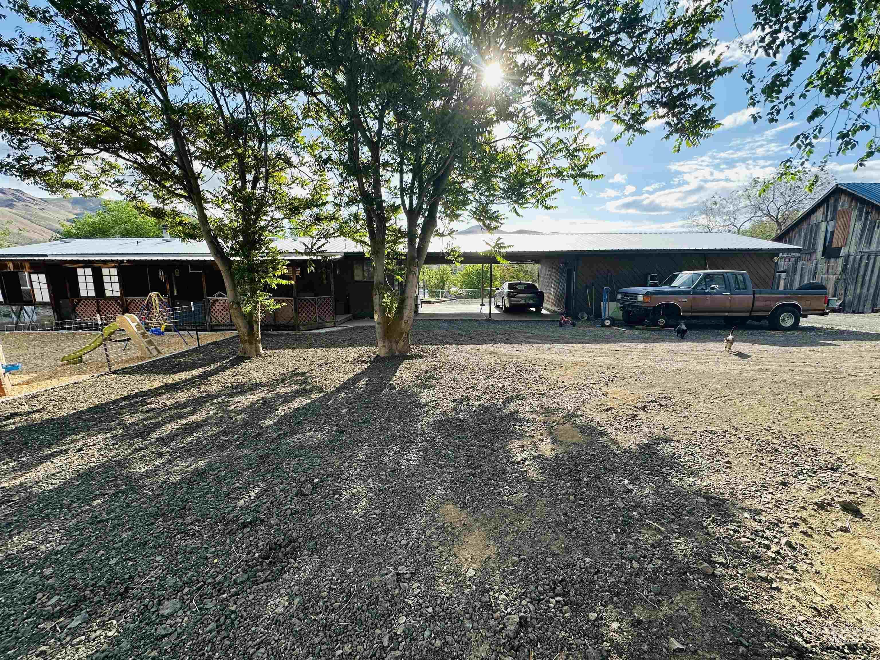 245 W 3rd st, Huntington, Oregon 97907, 3 Bedrooms, 2 Bathrooms, Residential For Sale, Price $385,000, 98947775
