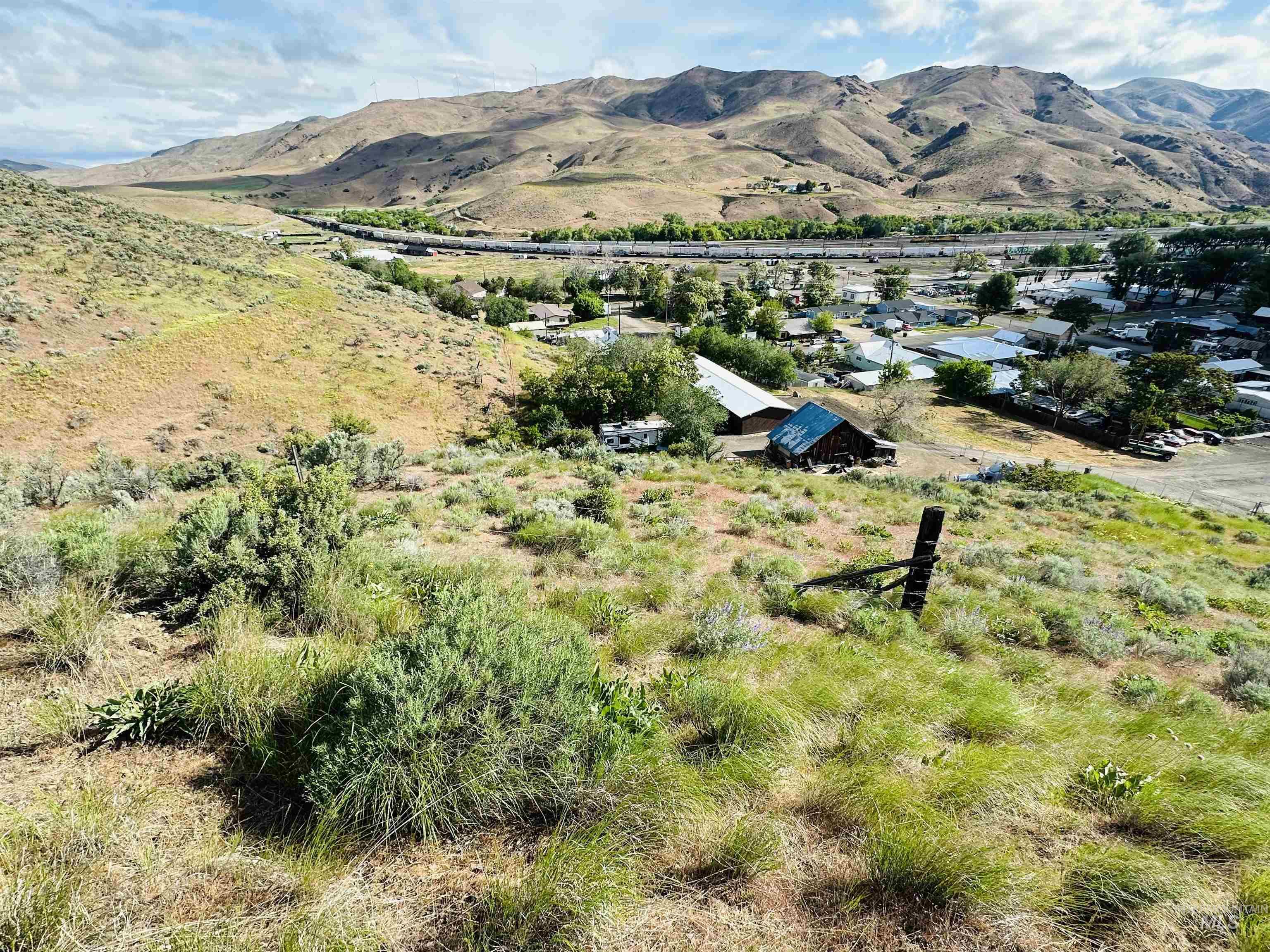 245 W 3rd st, Huntington, Oregon 97907, 3 Bedrooms, 2 Bathrooms, Residential For Sale, Price $385,000, 98947775