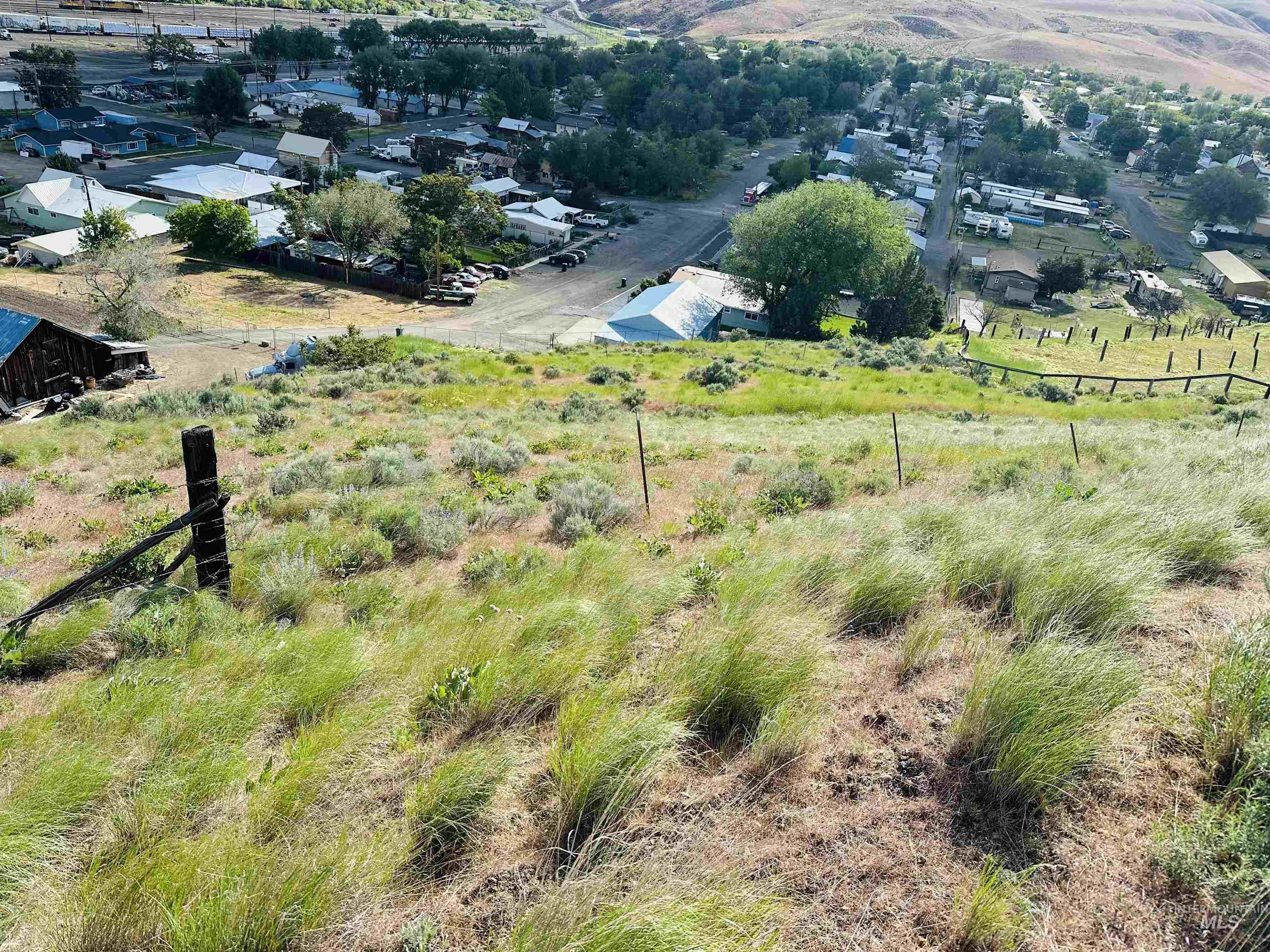245 W 3rd st, Huntington, Oregon 97907, 3 Bedrooms, 2 Bathrooms, Residential For Sale, Price $385,000, 98947775