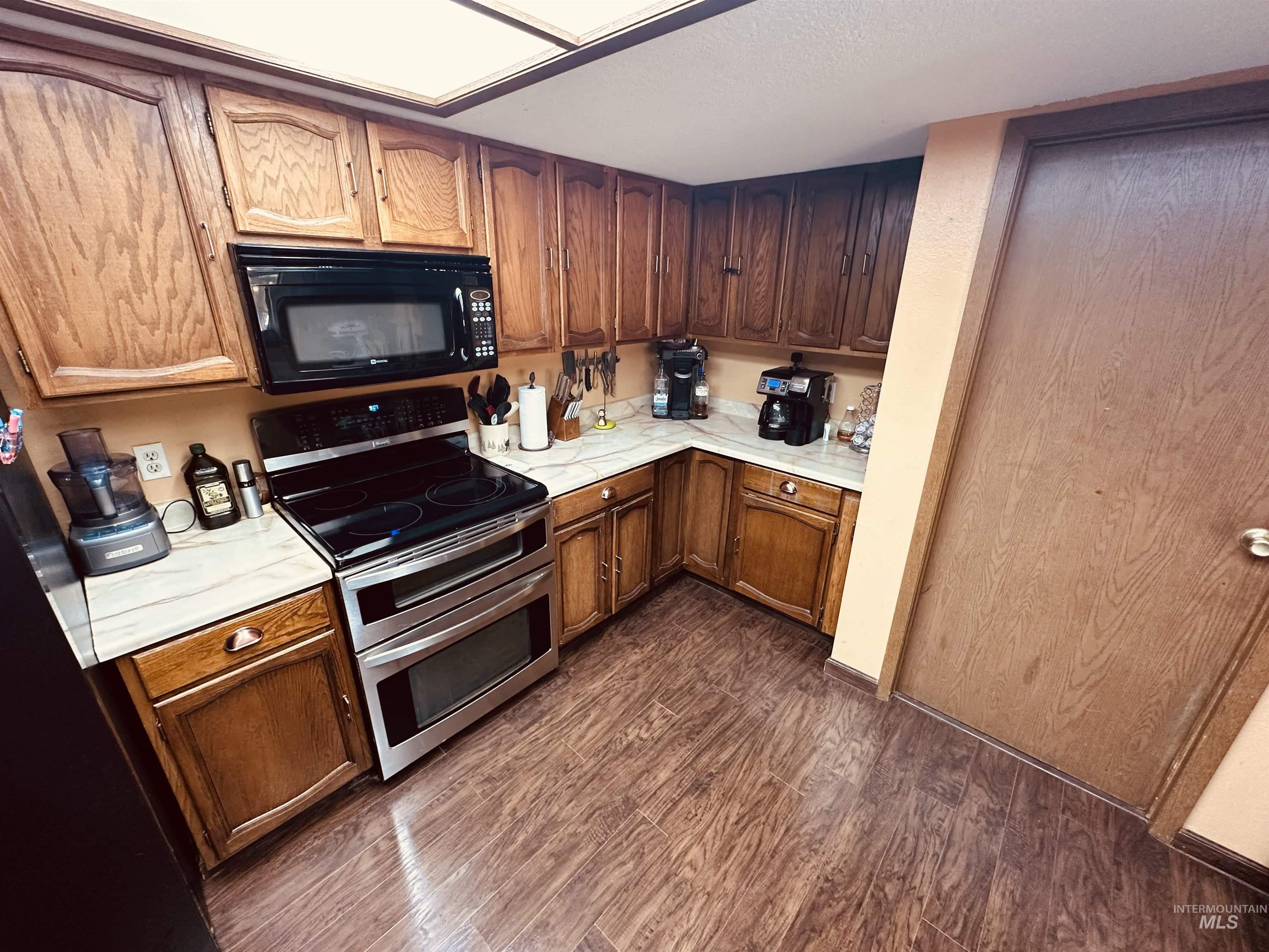 245 W 3rd st, Huntington, Oregon 97907, 3 Bedrooms, 2 Bathrooms, Residential For Sale, Price $385,000, 98947775