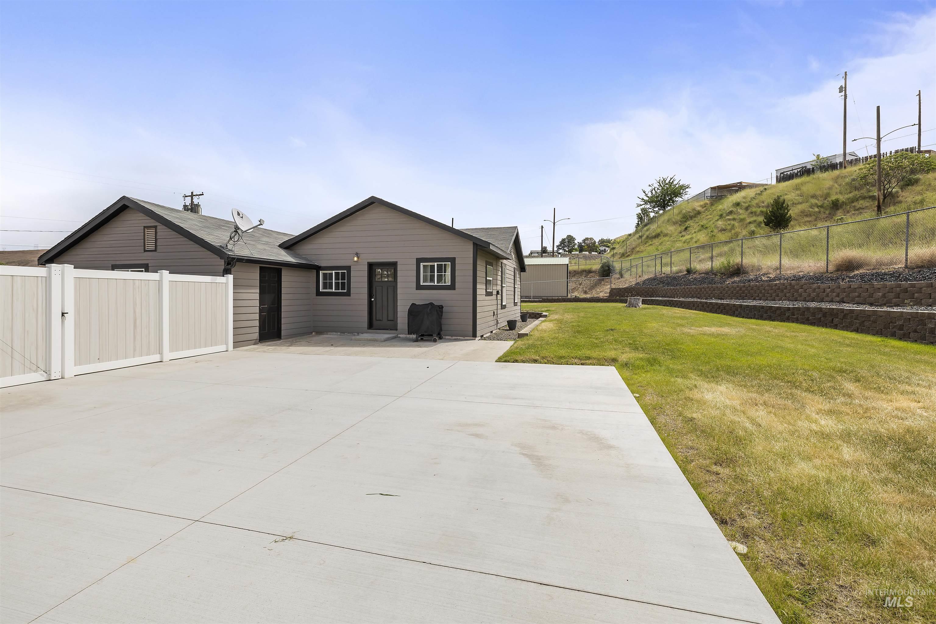 105 Meador Street, Asotin, Washington 99402, 4 Bedrooms, 1 Bathroom, Residential For Sale, Price $365,000, 98947785