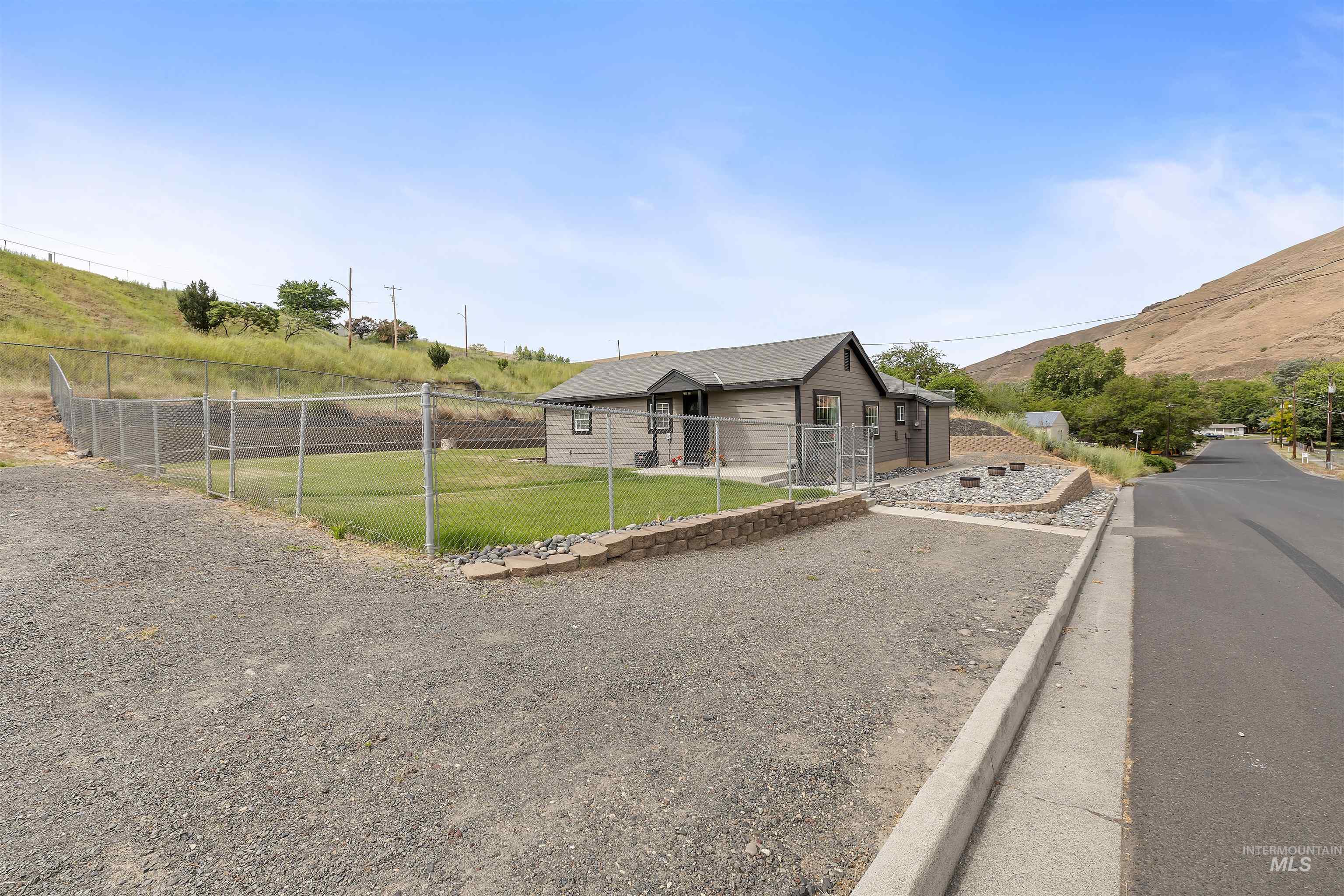 105 Meador Street, Asotin, Washington 99402, 4 Bedrooms, 1 Bathroom, Residential For Sale, Price $365,000, 98947785