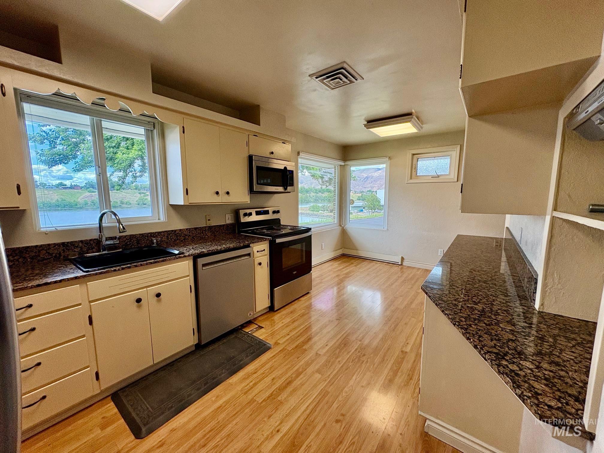 1615 Prospect Ave, Lewiston, Idaho 83501, 4 Bedrooms, 2.5 Bathrooms, Residential For Sale, Price $459,900, 98947819