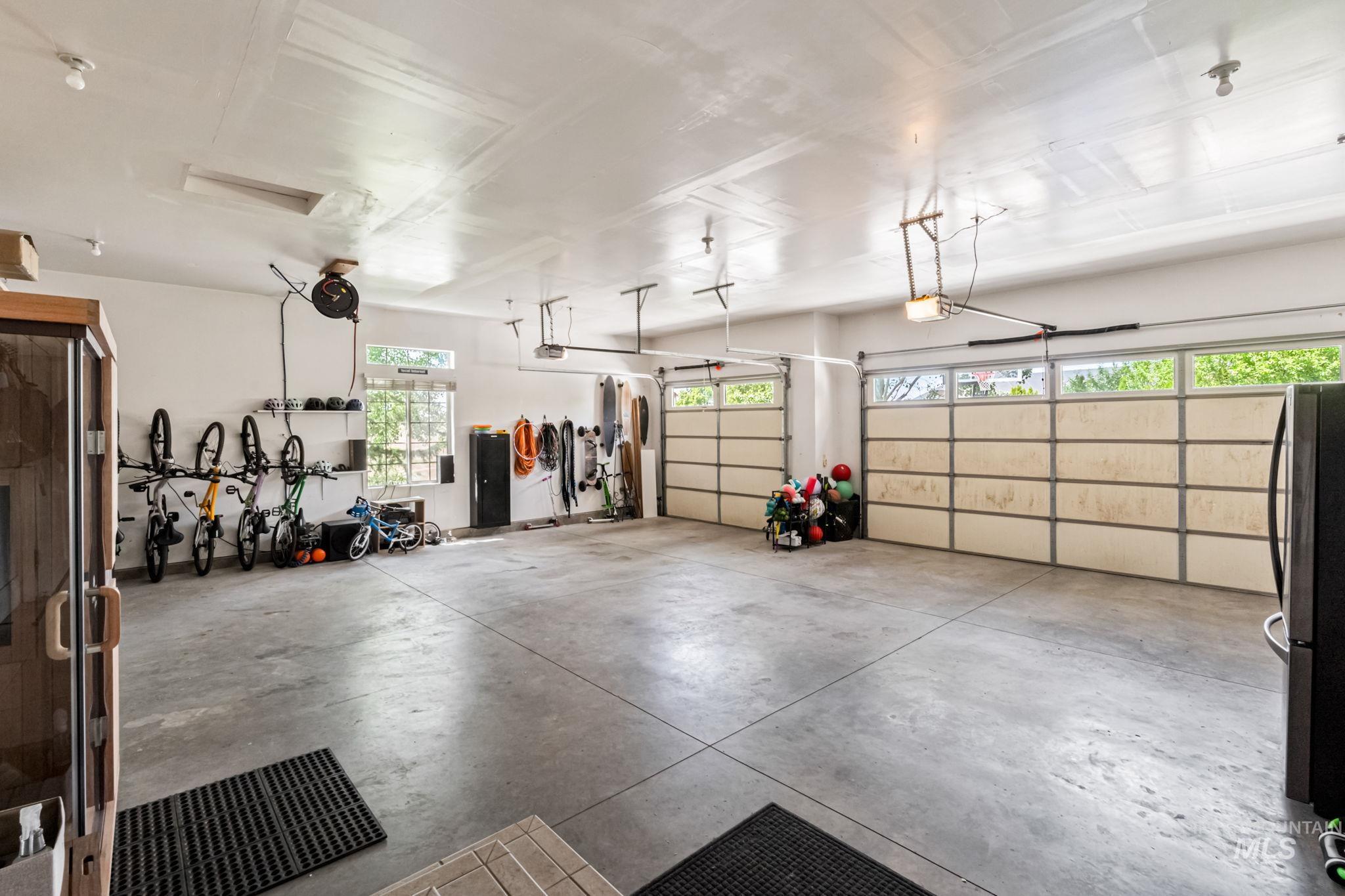 5908 N Highhill Place, Star, Idaho 83669, 6 Bedrooms, 5.5 Bathrooms, Residential For Sale, Price $1,550,000, 98947855