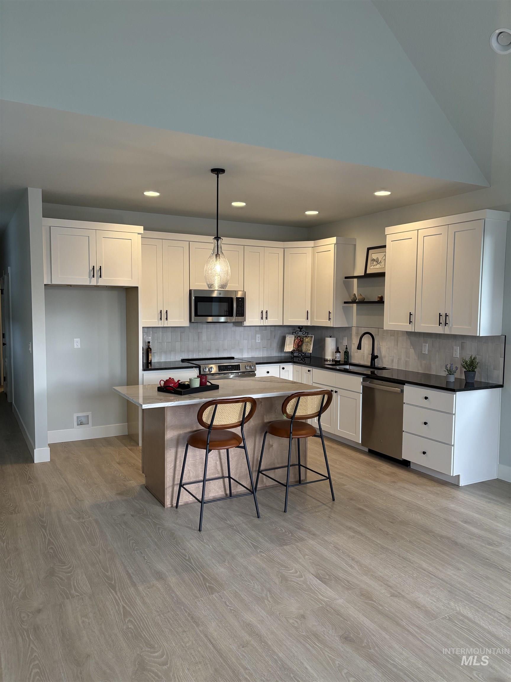 6404 W York street, Boise, Idaho 83704, 2 Bedrooms, 2 Bathrooms, Residential For Sale, Price $459,900, 98947907