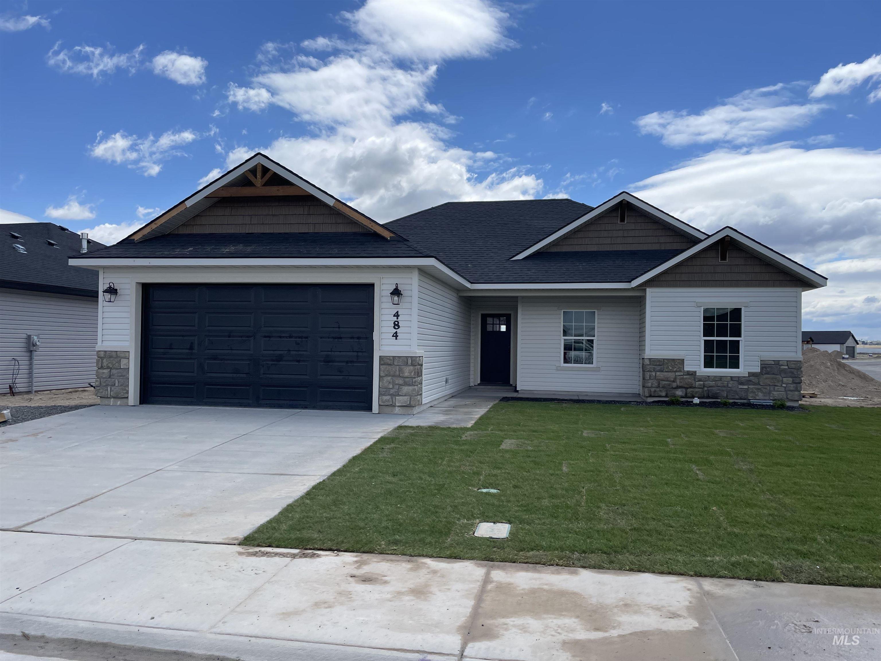 484 Hope Ave, Twin Falls, Idaho 83301-2013, 4 Bedrooms, 2 Bathrooms, Residential For Sale, Price $374,900, 98947910