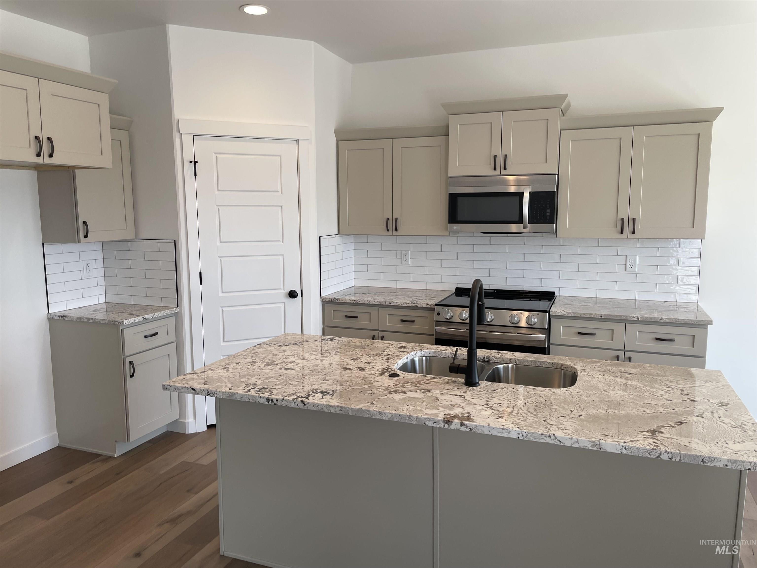 484 Hope Ave, Twin Falls, Idaho 83301-2013, 4 Bedrooms, 2 Bathrooms, Residential For Sale, Price $374,900, 98947910