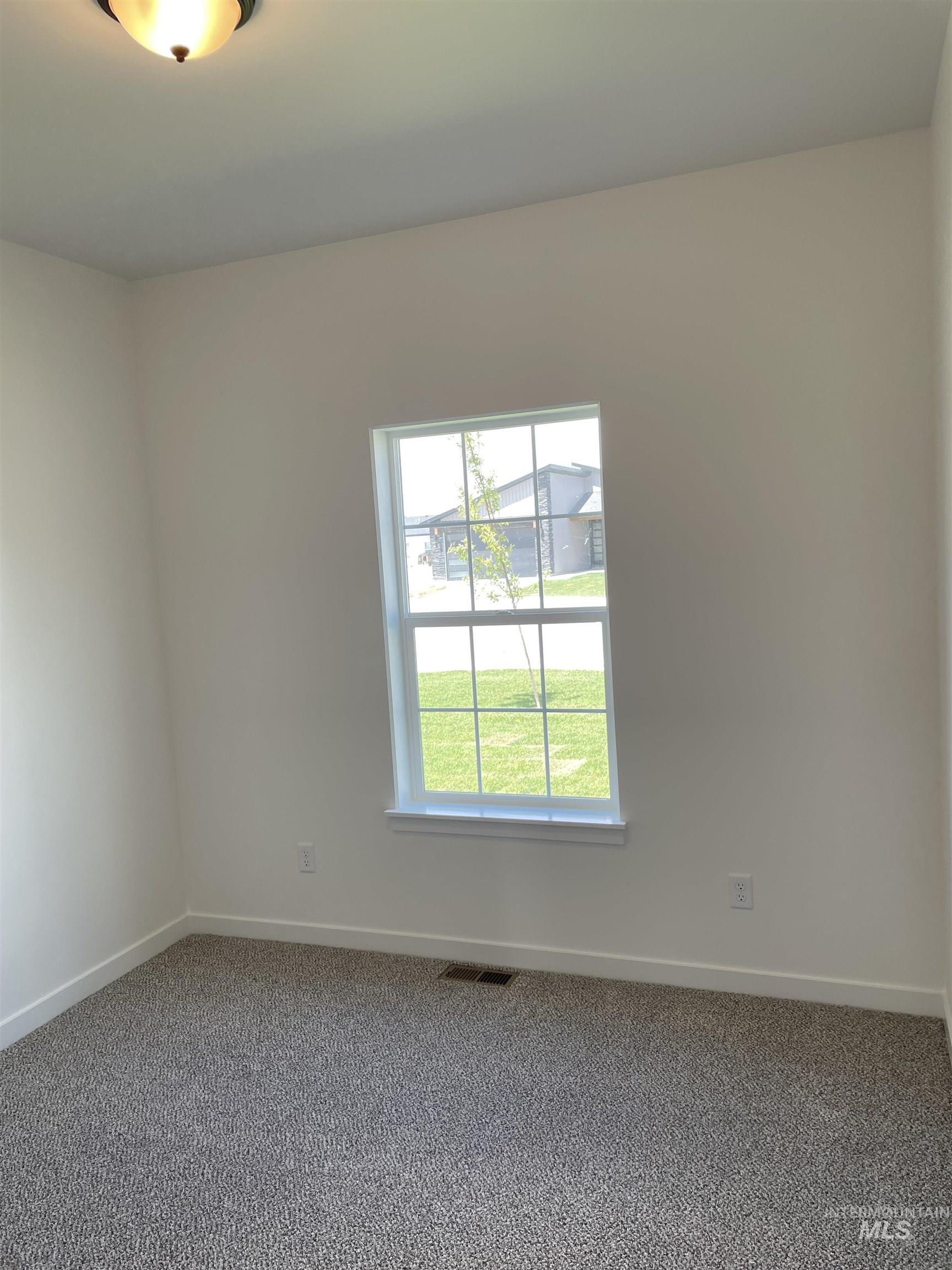 484 Hope Ave, Twin Falls, Idaho 83301-2013, 4 Bedrooms, 2 Bathrooms, Residential For Sale, Price $374,900, 98947910