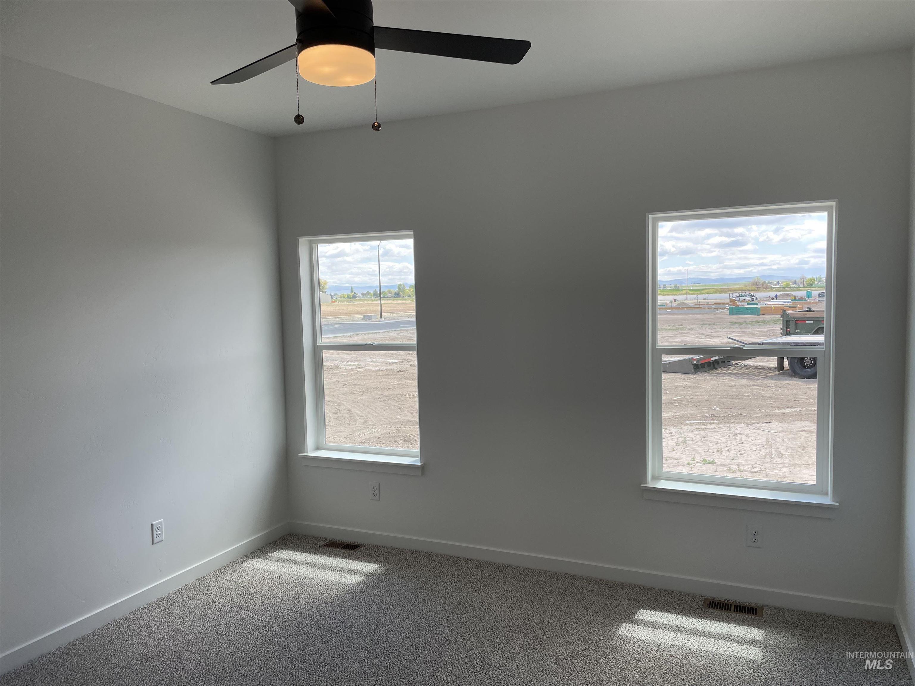 484 Hope Ave, Twin Falls, Idaho 83301-2013, 4 Bedrooms, 2 Bathrooms, Residential For Sale, Price $374,900, 98947910