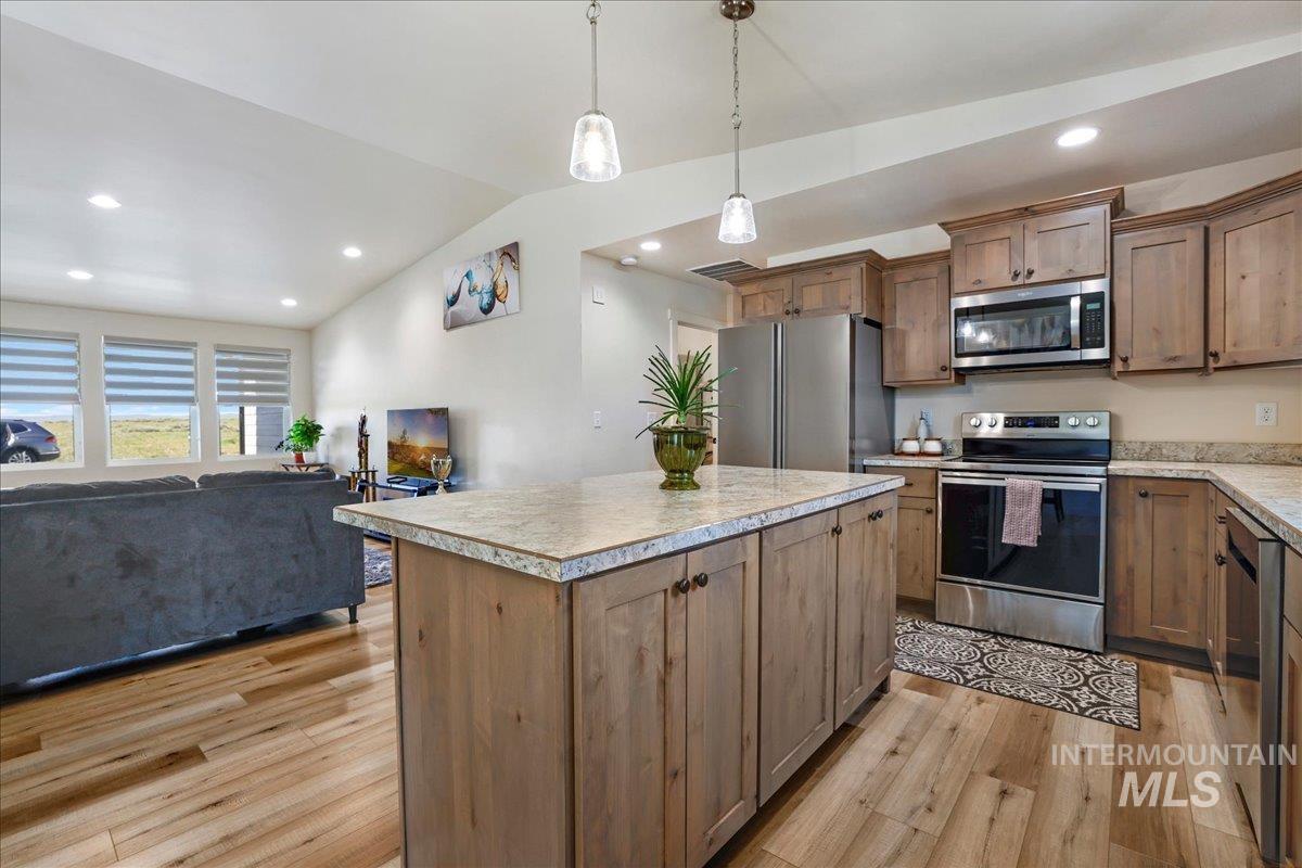 190 Bison Way, Fairfield, Idaho 83327, 3 Bedrooms, 2 Bathrooms, Residential For Sale, Price $410,000, 98947924