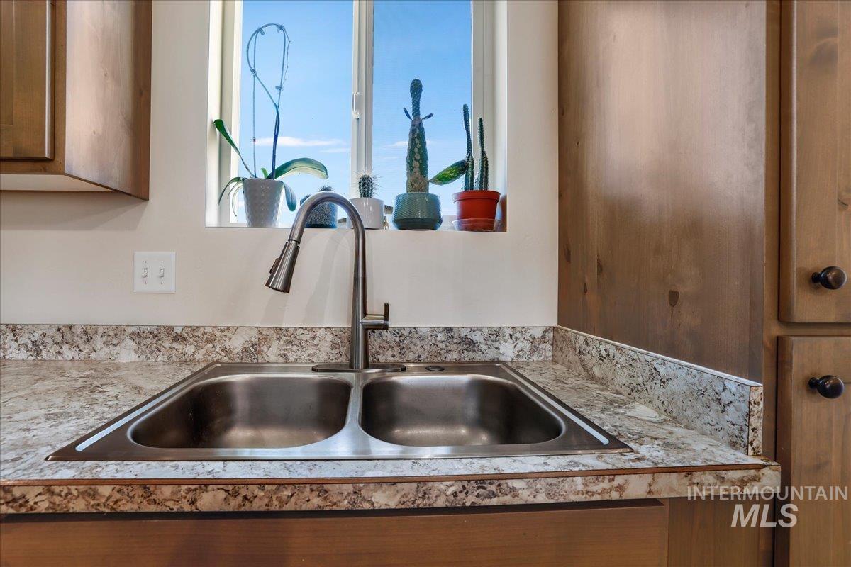 190 Bison Way, Fairfield, Idaho 83327, 3 Bedrooms, 2 Bathrooms, Residential For Sale, Price $410,000, 98947924
